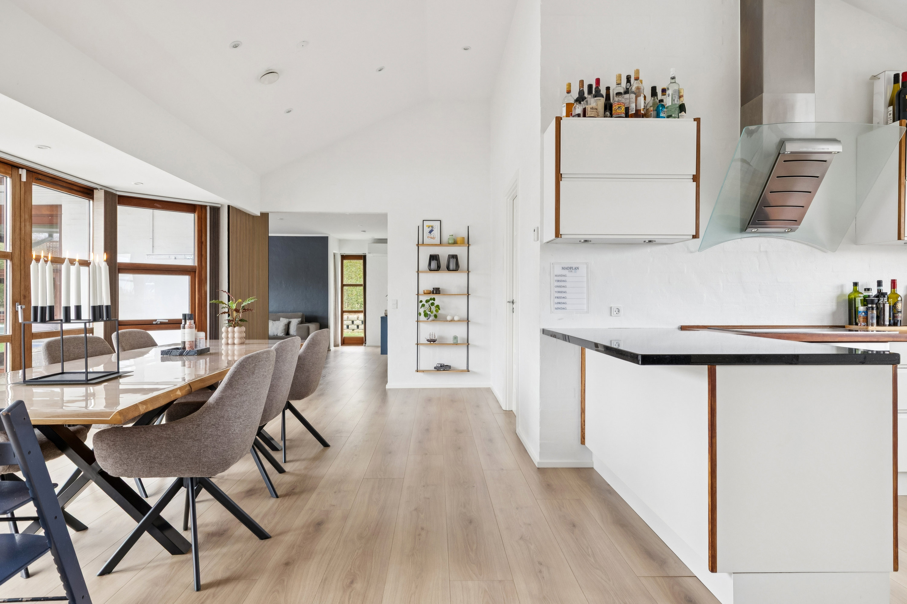 Fremhævet stue billede i fuldskærmstilstand. Billede af Lindelunden 8, 8960 Randers SØ