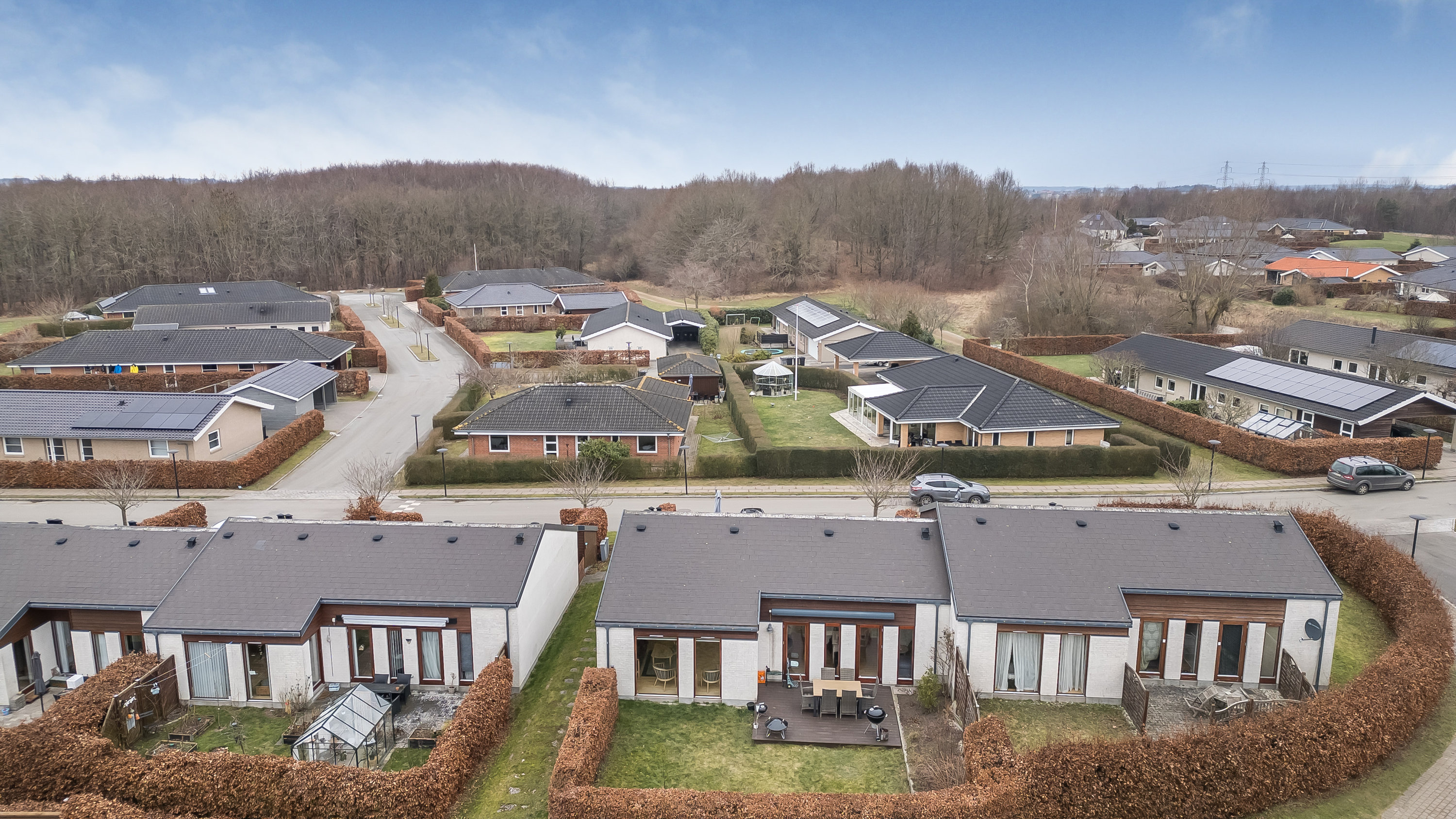 Fremhævet facade billede i fuldskærmstilstand. Billede af Bombakken 84, 3320 Skævinge