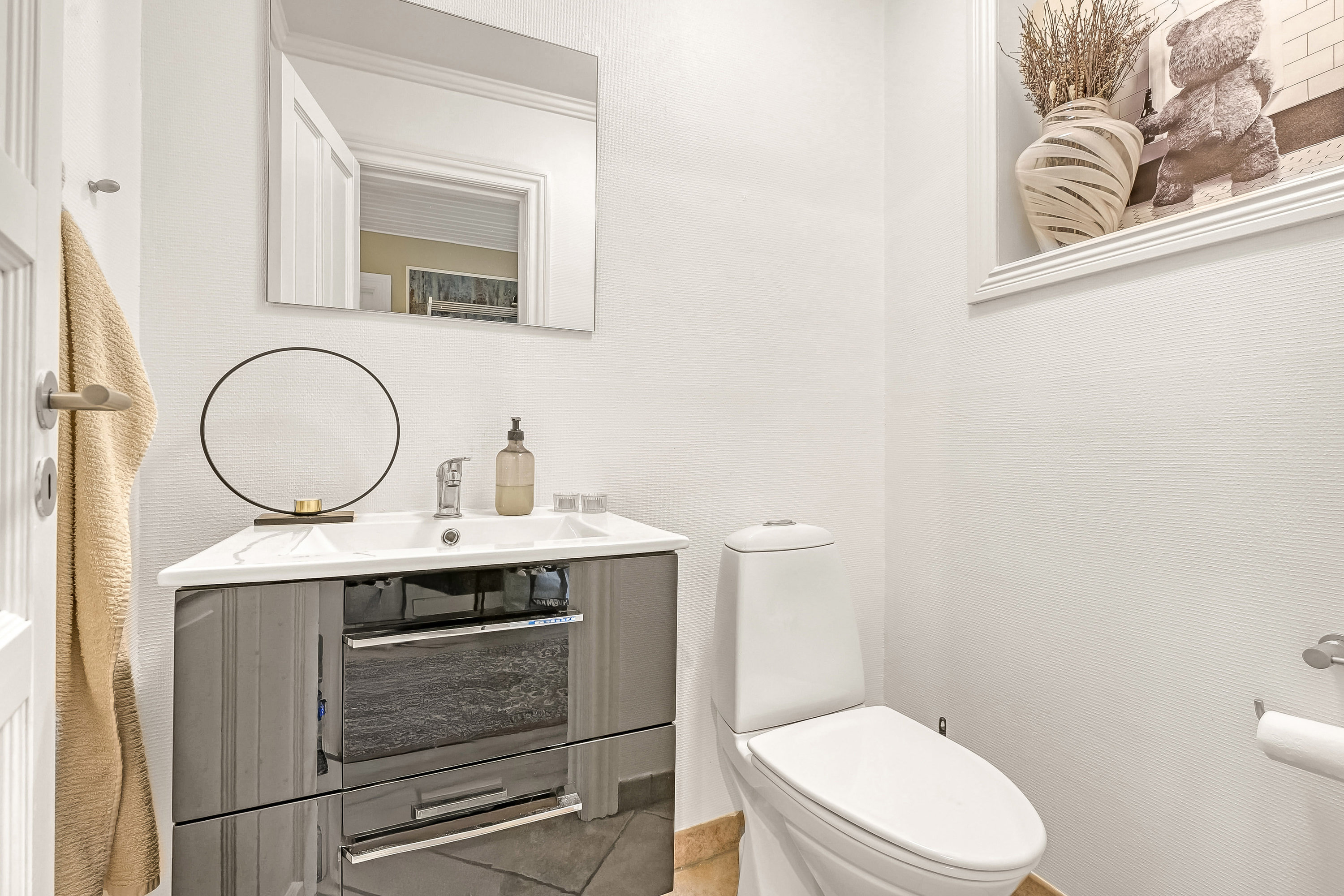 Fremhævet toilet billede i fuldskærmstilstand. Billede af Kirkegade 5E, Bramming, 6740 Bramming