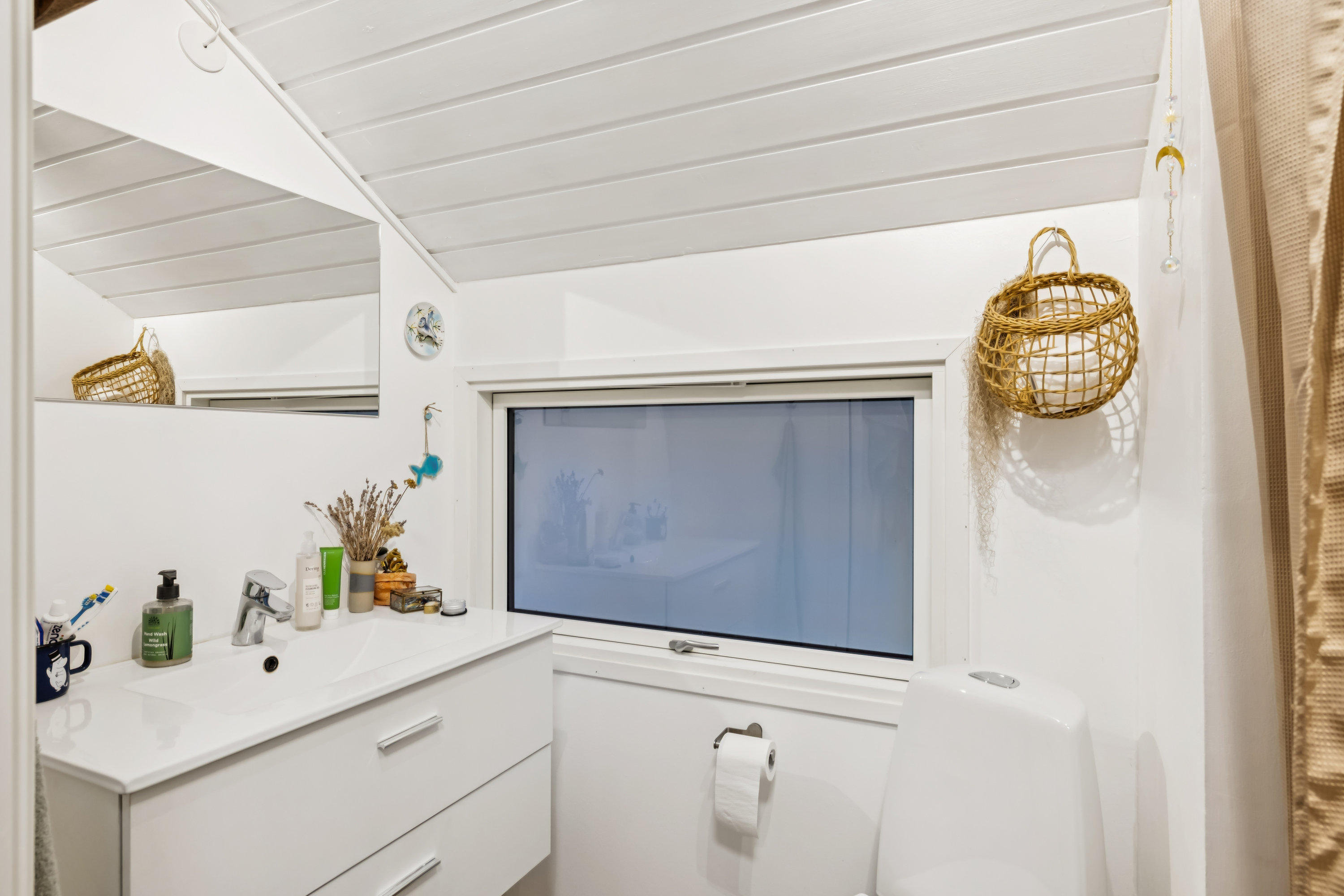 Fremhævet badeværelse billede i fuldskærmstilstand. Billede af Grævlingevej 7, Thorsager, 8410 Rønde