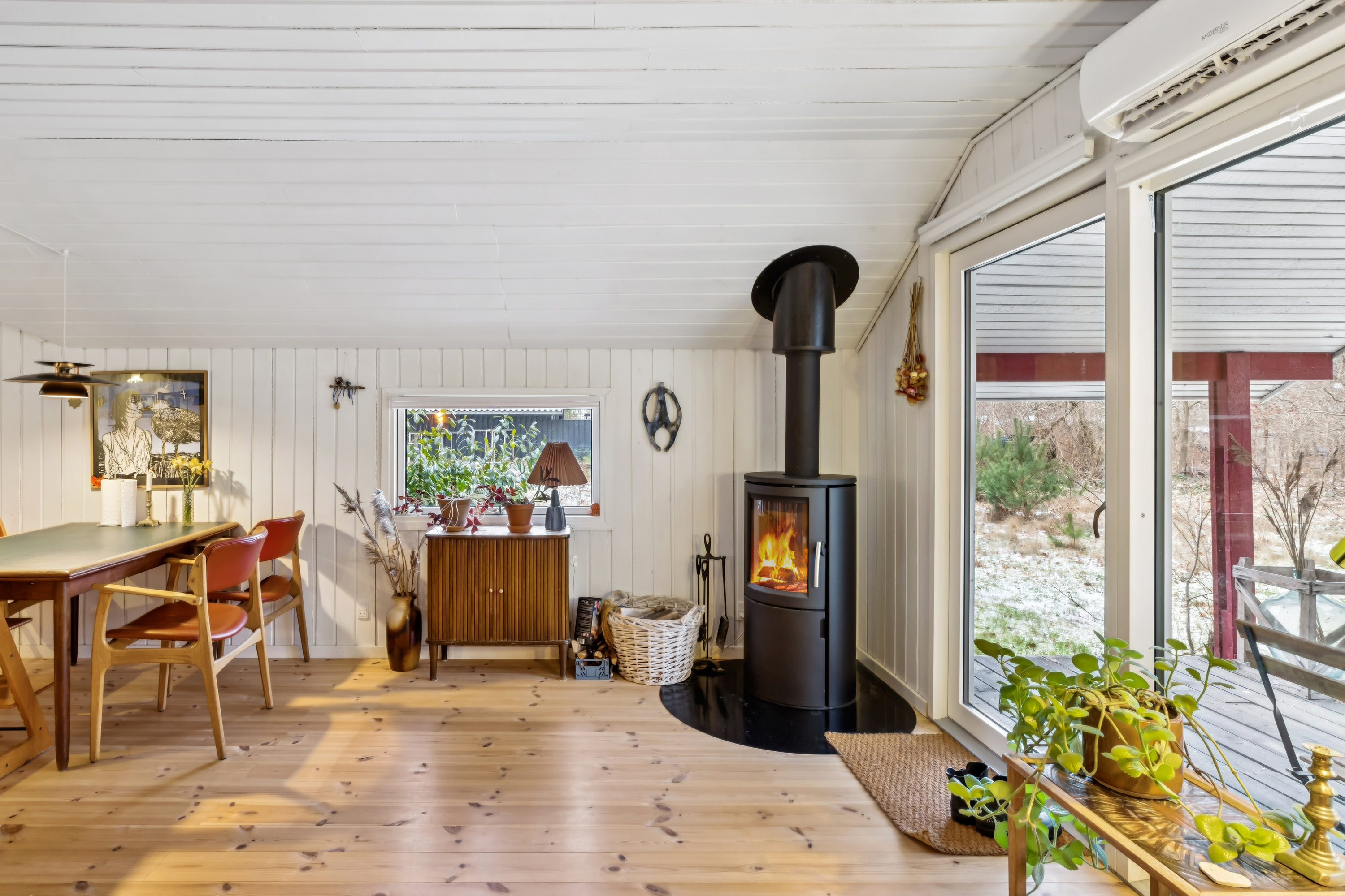 Fremhævet stue billede i fuldskærmstilstand. Billede af Grævlingevej 7, Thorsager, 8410 Rønde