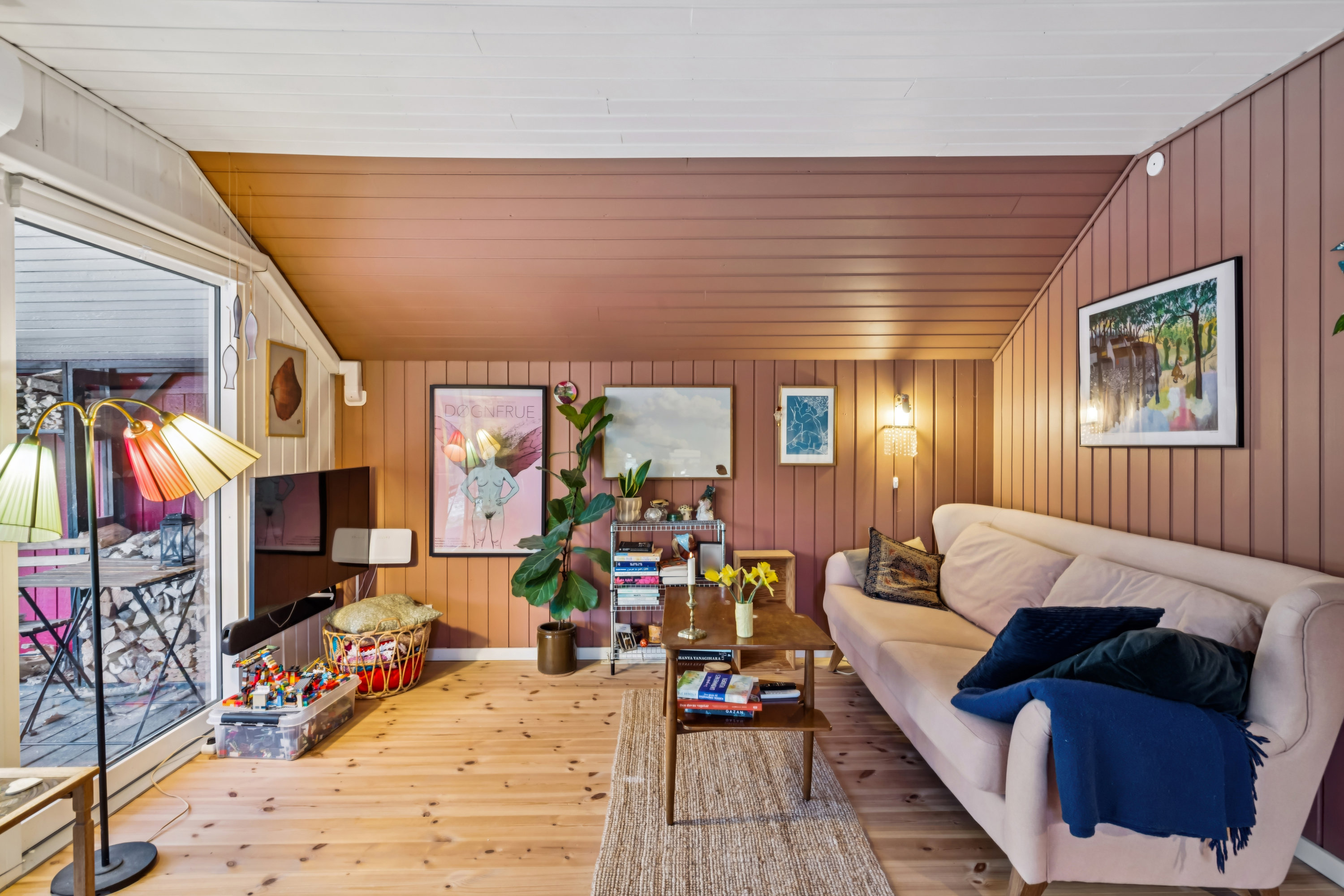 Fremhævet stue billede i fuldskærmstilstand. Billede af Grævlingevej 7, Thorsager, 8410 Rønde