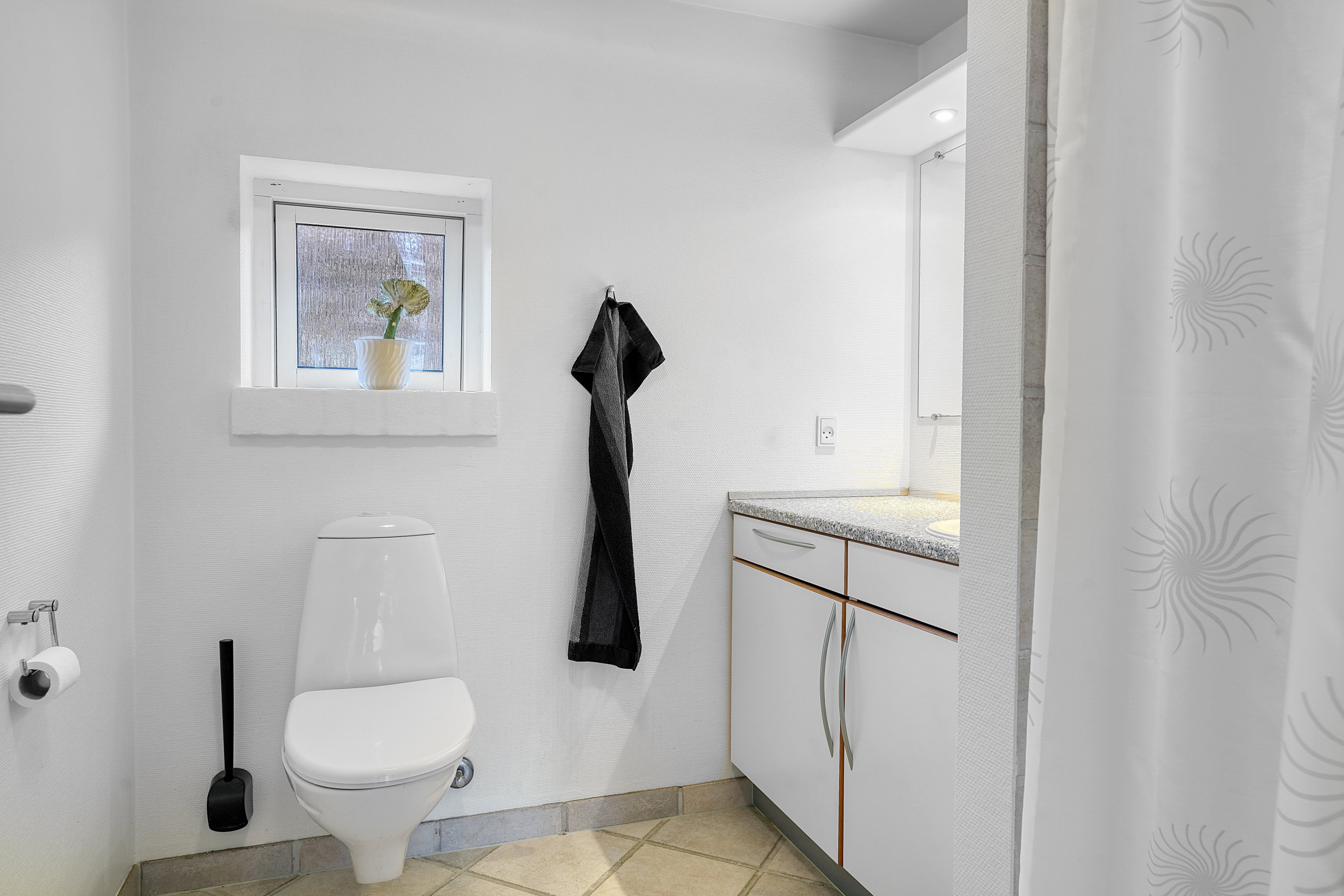 Fremhævet badeværelse billede i fuldskærmstilstand. Billede af Stjernedalen 19, 4300 Holbæk