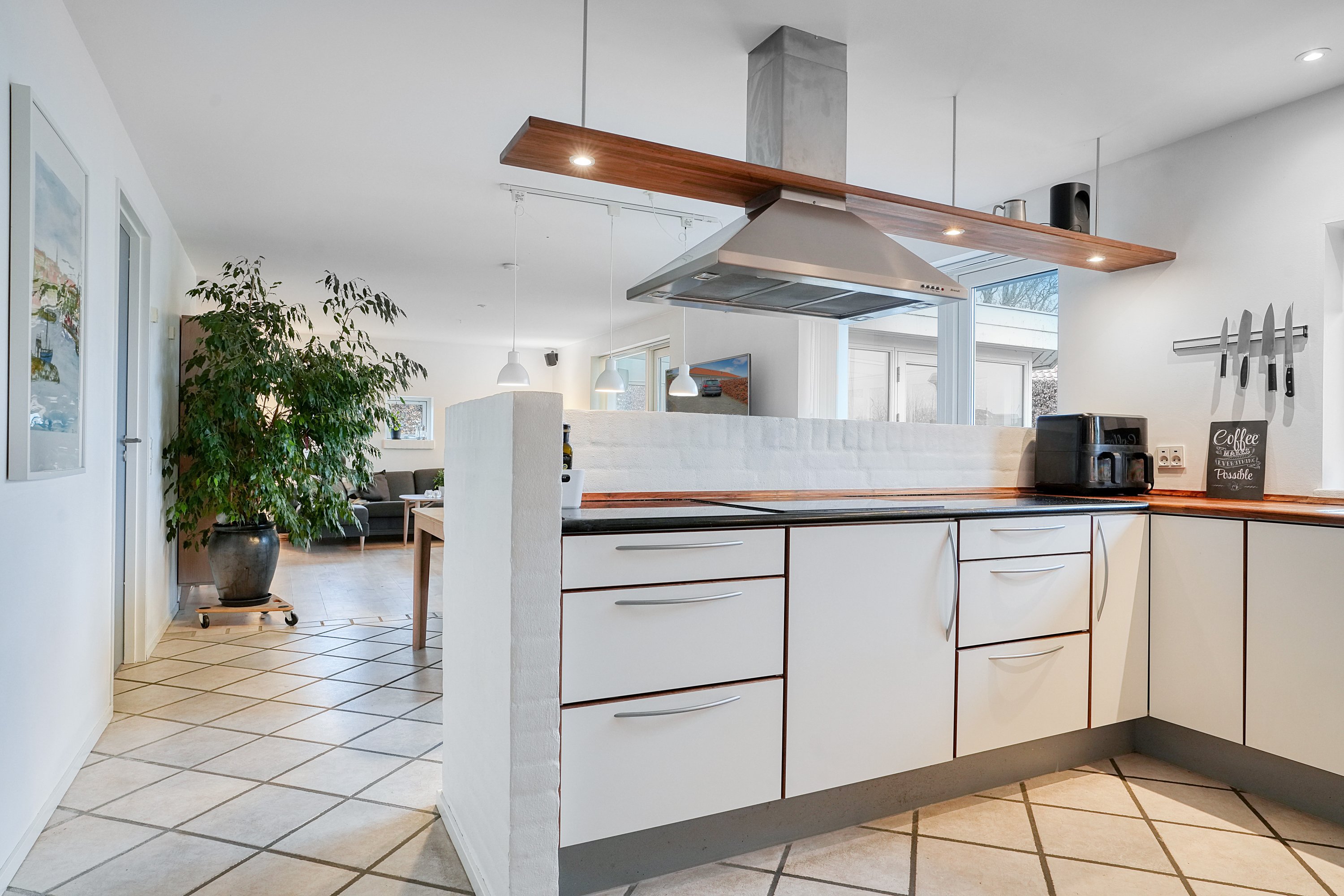 Fremhævet køkken billede i fuldskærmstilstand. Billede af Stjernedalen 19, 4300 Holbæk