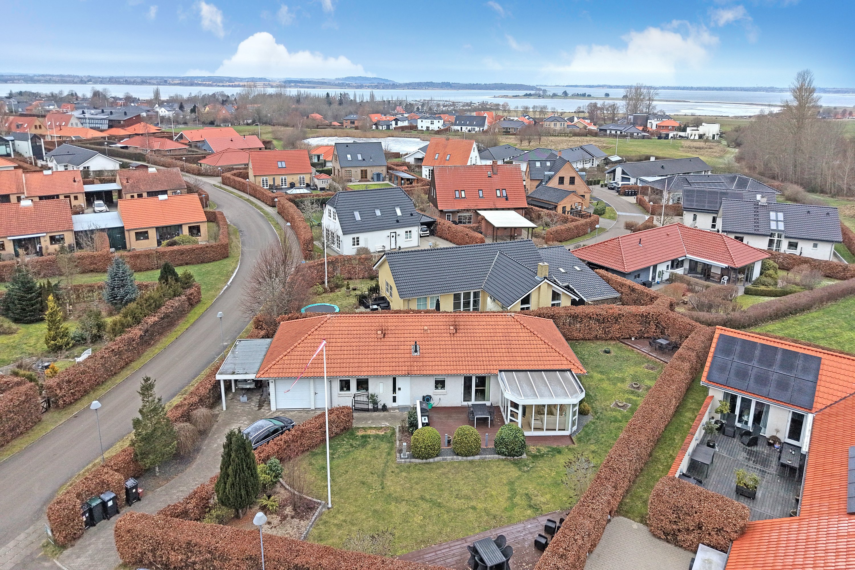 Fremhævet luftfoto billede i fuldskærmstilstand. Billede af Stjernedalen 19, 4300 Holbæk