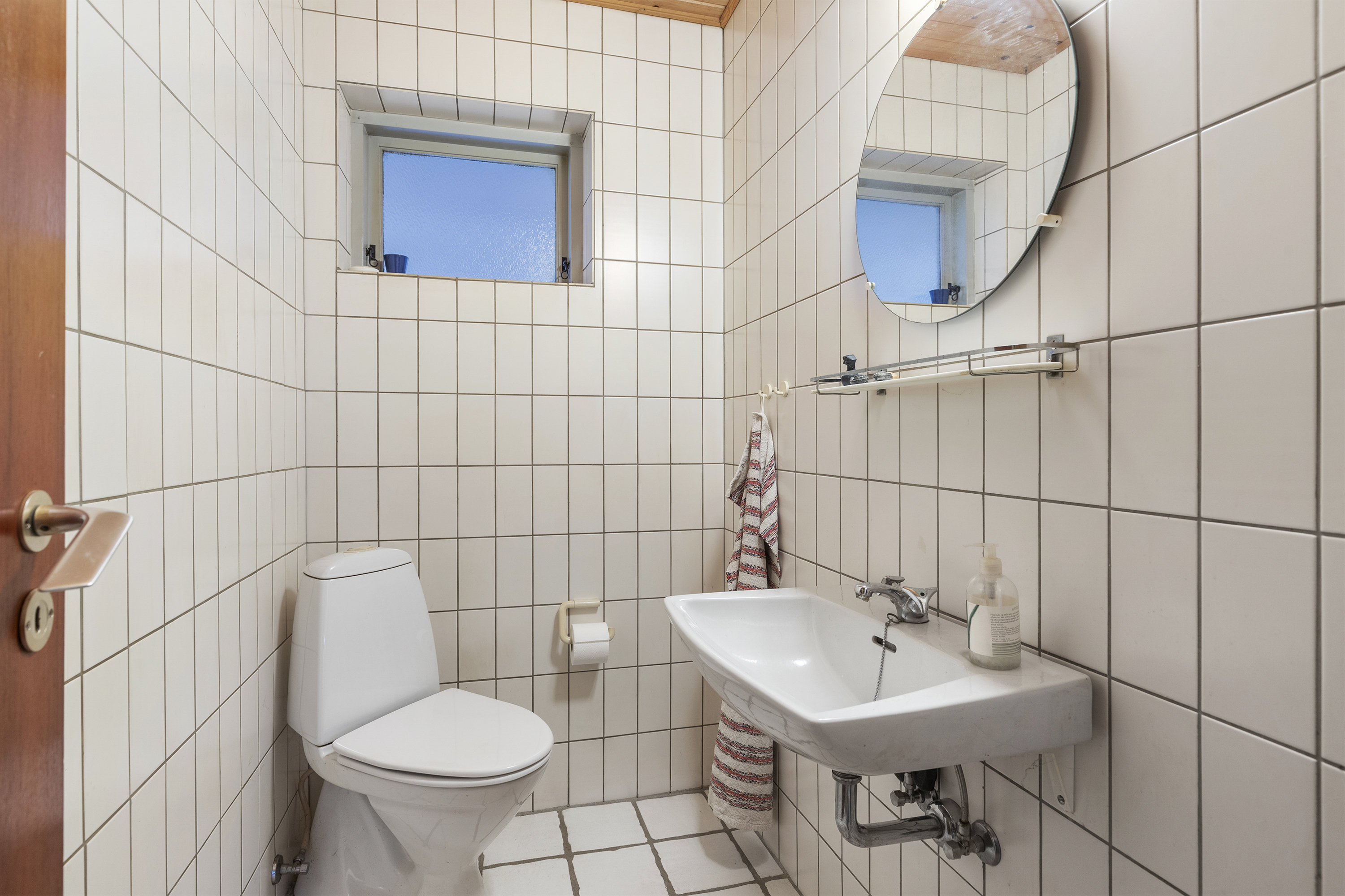 Fremhævet toilet billede i fuldskærmstilstand. Billede af Frederiksgade 100, 9700 Brønderslev