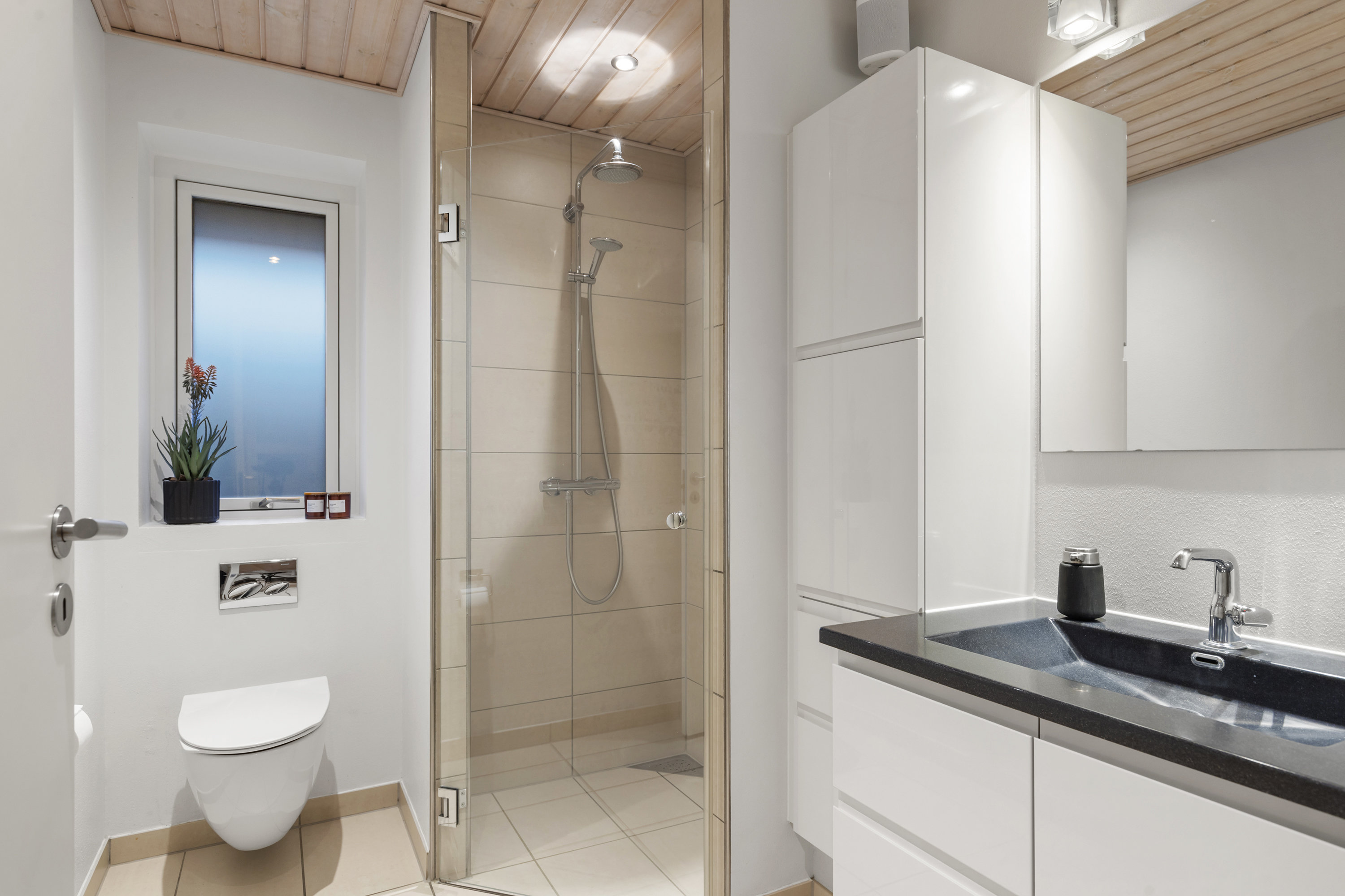 Fremhævet badeværelse billede i fuldskærmstilstand. Billede af Bispehaven 34, 9440 Aabybro