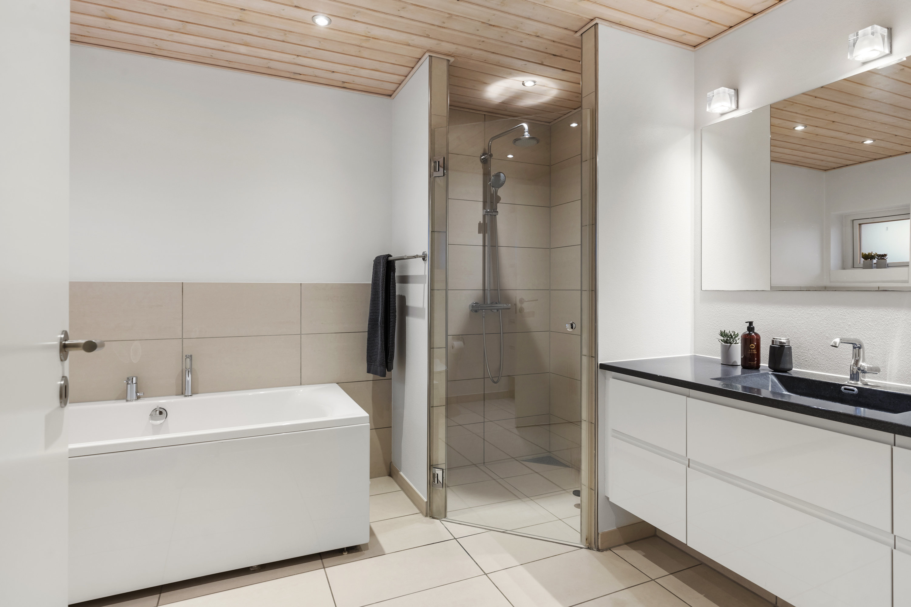 Fremhævet badeværelse billede i fuldskærmstilstand. Billede af Bispehaven 34, 9440 Aabybro