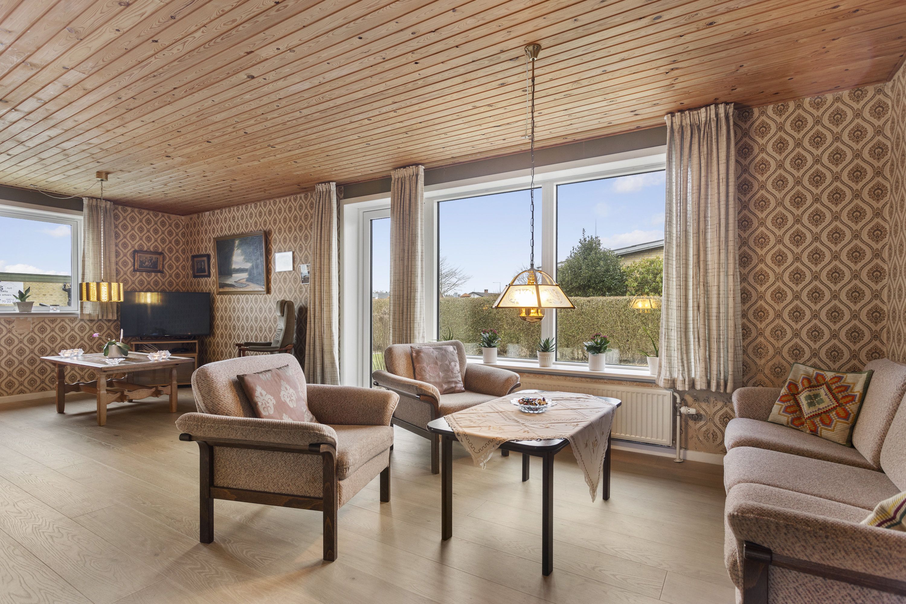 Fremhævet stue billede i fuldskærmstilstand. Billede af Toftevænget 8, 9300 Sæby