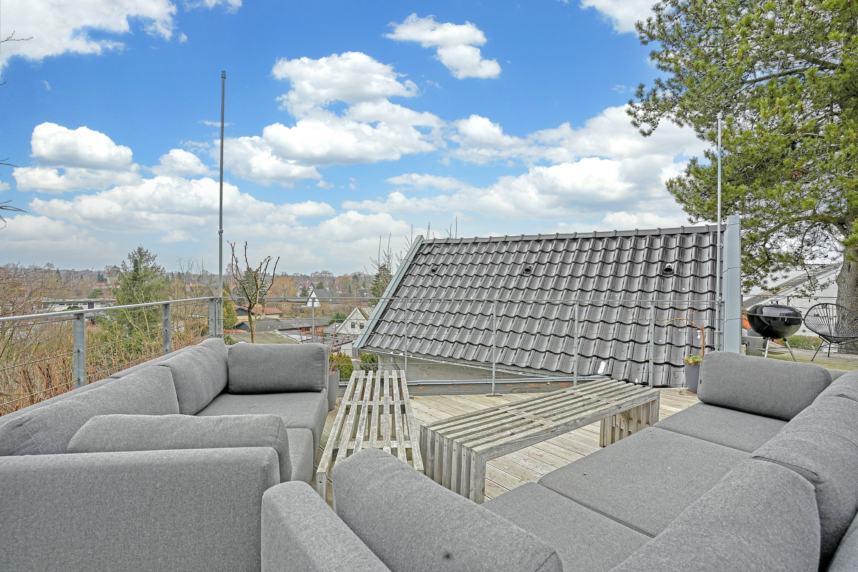 Fremhævet terrasse billede i fuldskærmstilstand. Billede af Gammel Hareskovvej 249, Hareskov, 3500 Værløse