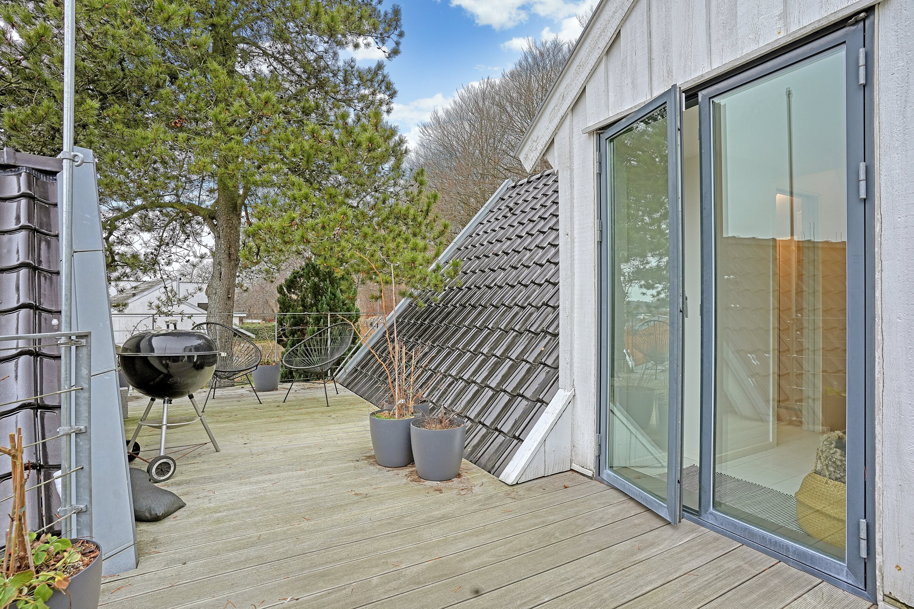 Fremhævet terrasse billede i fuldskærmstilstand. Billede af Gammel Hareskovvej 249, Hareskov, 3500 Værløse