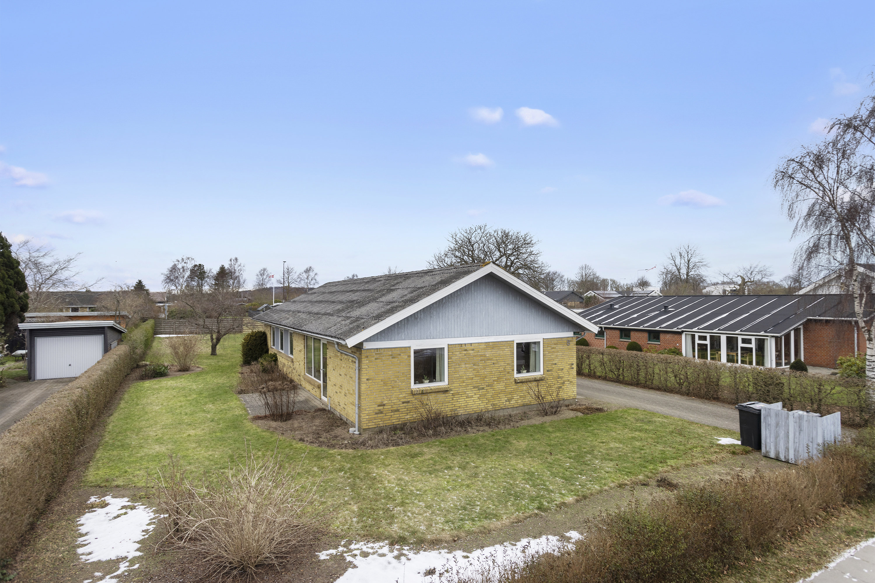 Fremhævet facade billede i fuldskærmstilstand. Billede af Toftevænget 8, 9300 Sæby