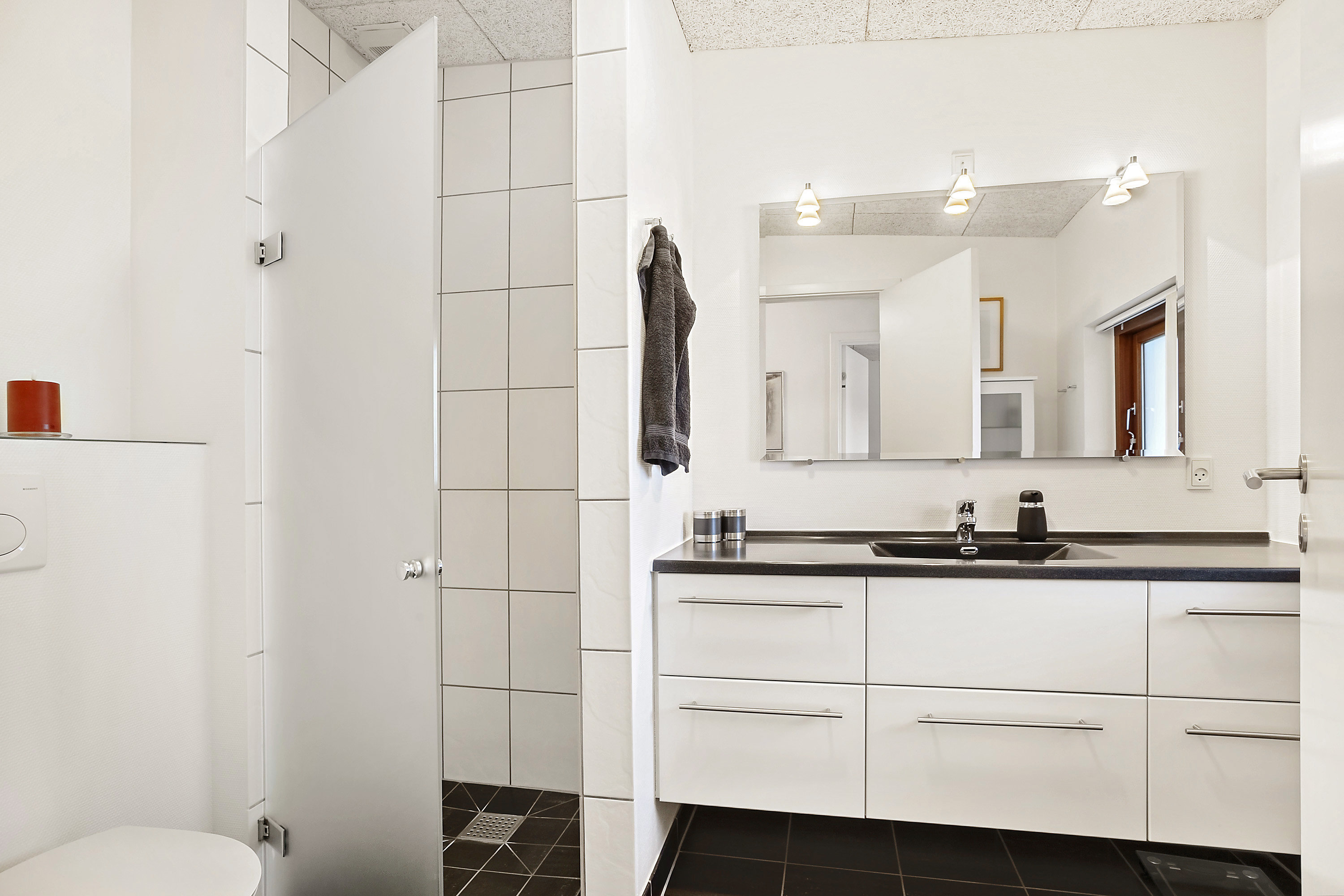 Fremhævet badeværelse billede i fuldskærmstilstand. Billede af Mannehøj 43, 6600 Vejen