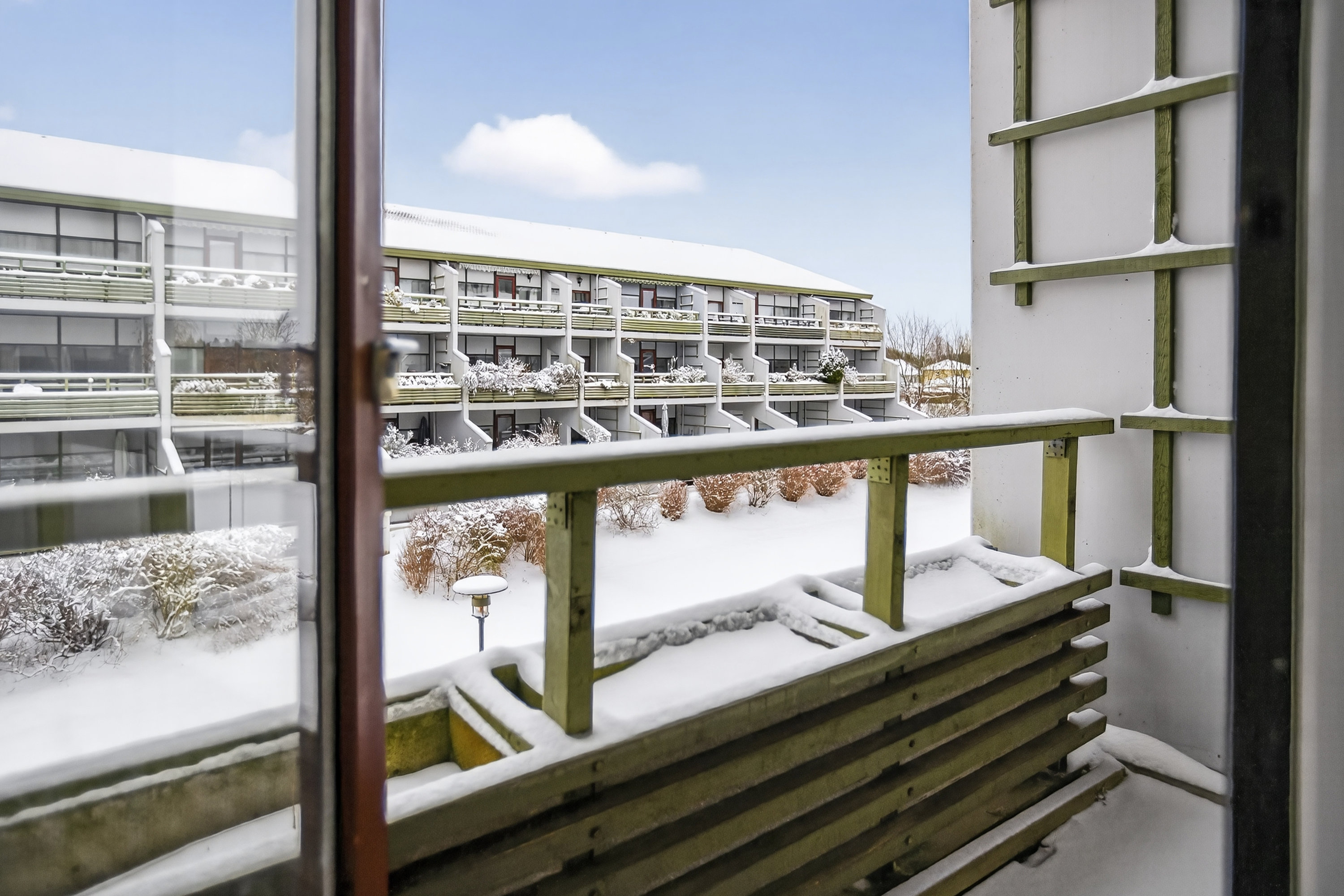 Fremhævet altan billede i fuldskærmstilstand. Billede af Blommevangen 11, 1. th., Smørumnedre, 2765 Smørum