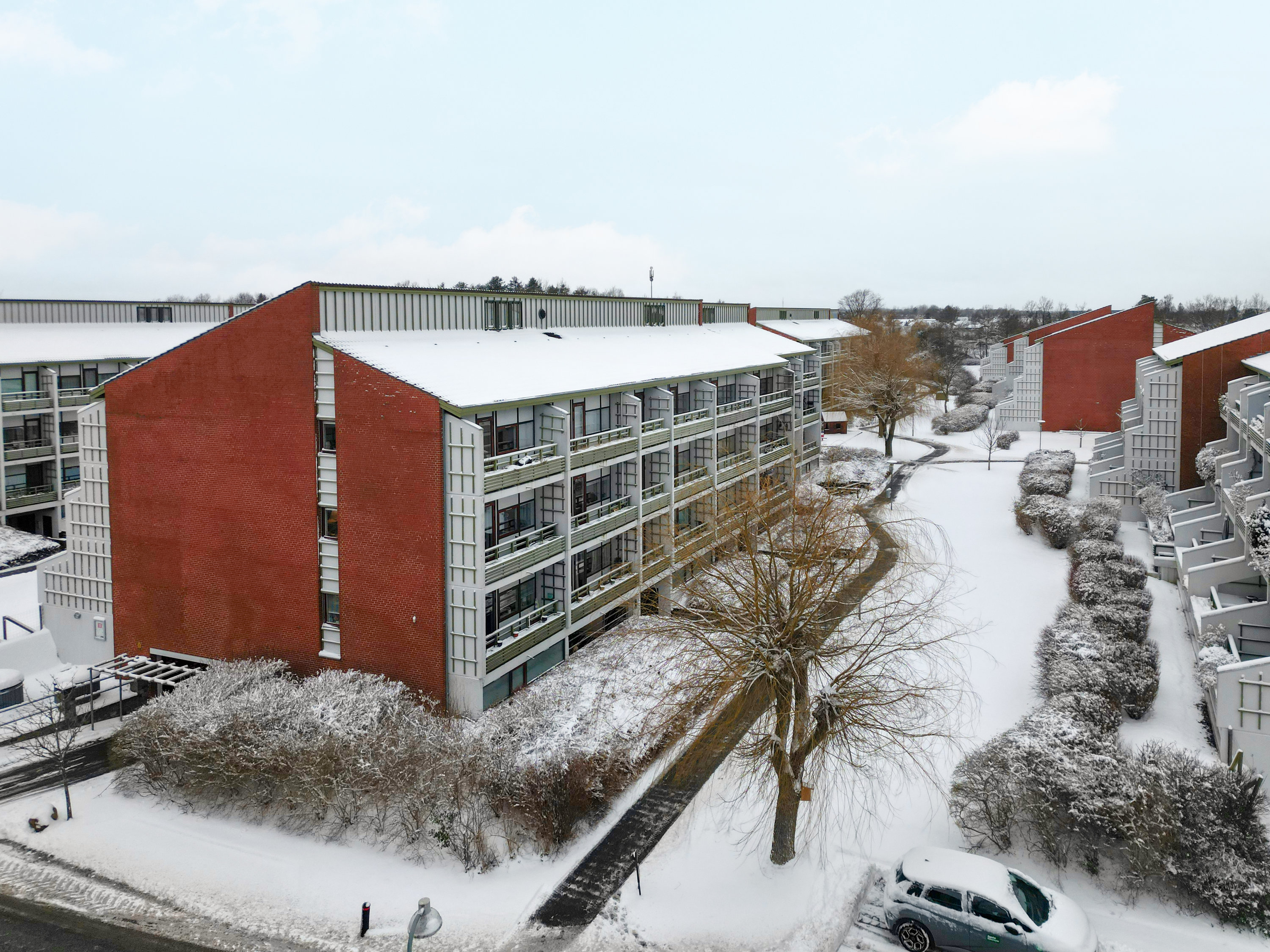 Fremhævet drone billede i fuldskærmstilstand. Billede af Blommevangen 11, 1. th., Smørumnedre, 2765 Smørum