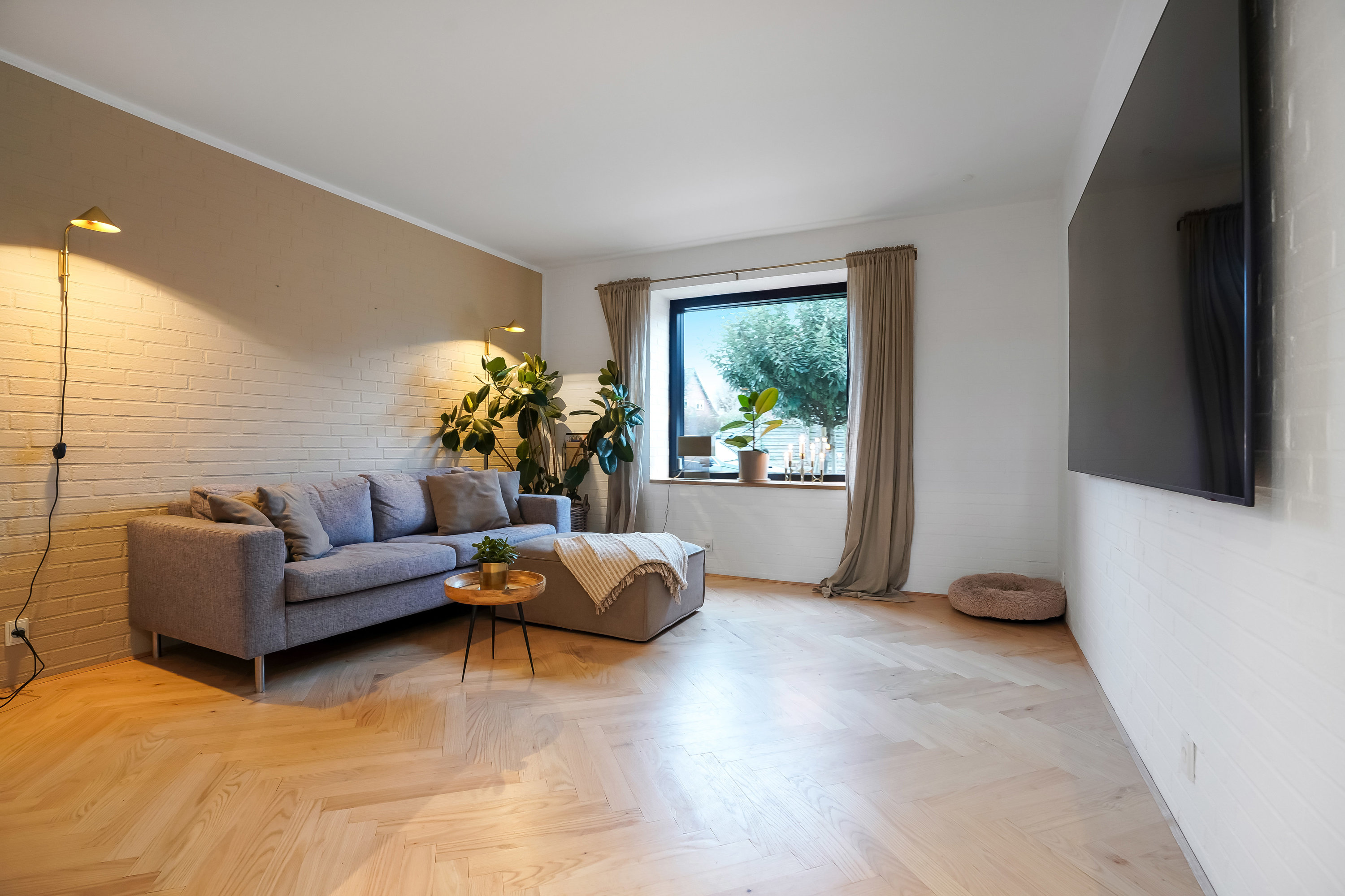 Fremhævet stue billede i fuldskærmstilstand. Billede af Mosegårdsvej 37, 5000 Odense C