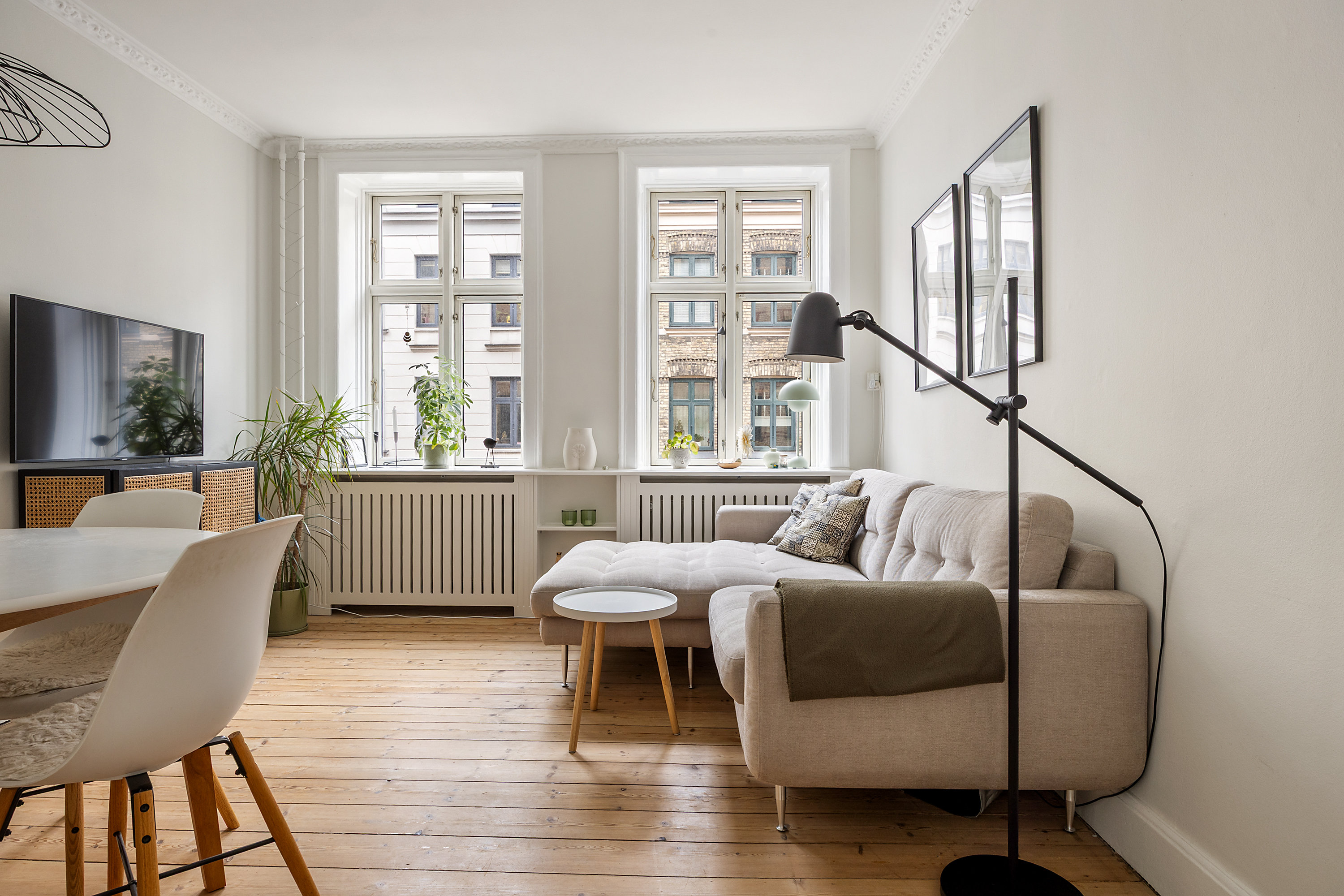 Fremhævet stue billede i fuldskærmstilstand. Billede af Eriksgade 3, 2. th., 1708 København V