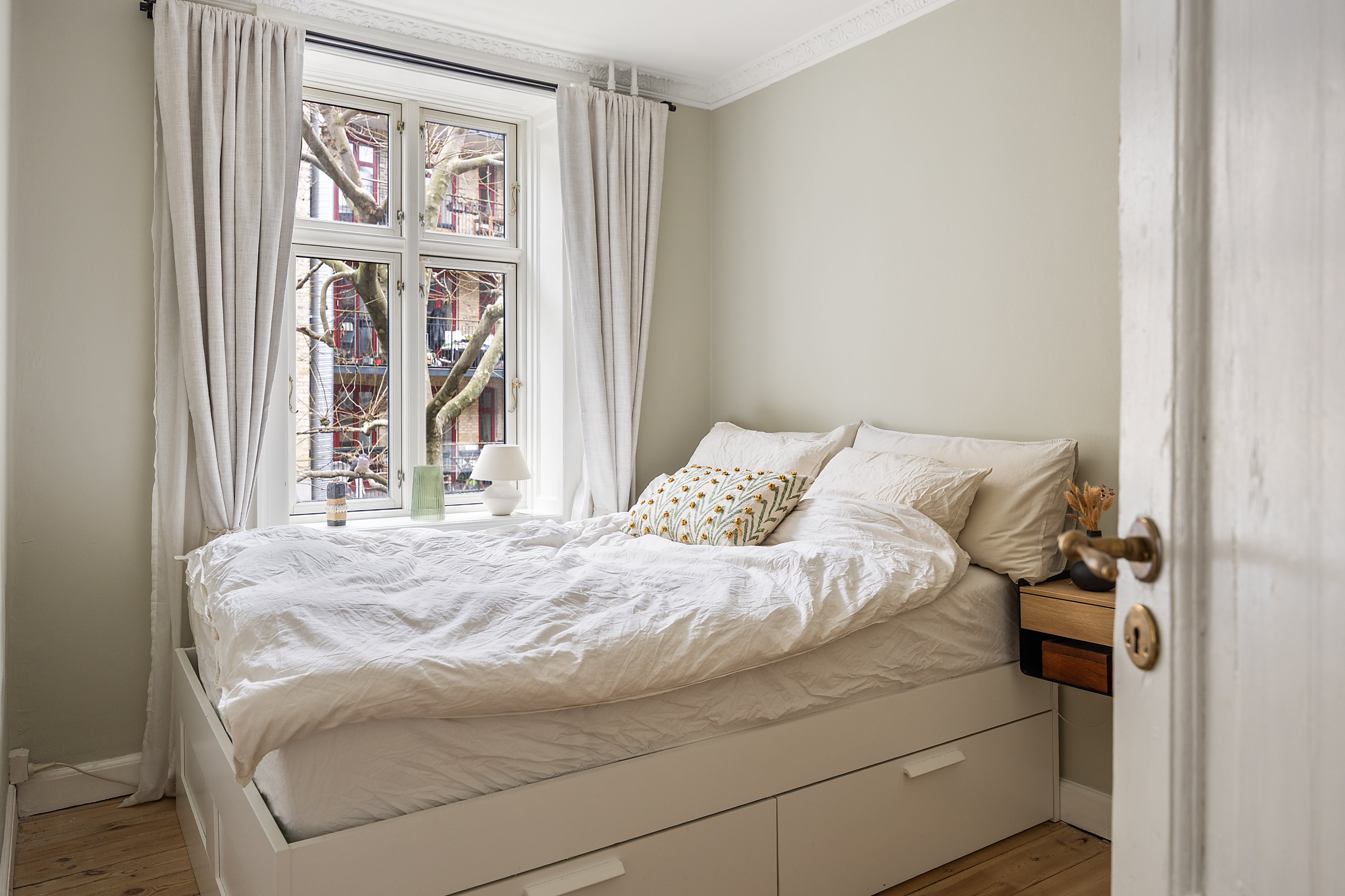 Fremhævet soveværelse billede i fuldskærmstilstand. Billede af Eriksgade 3, 2. th., 1708 København V