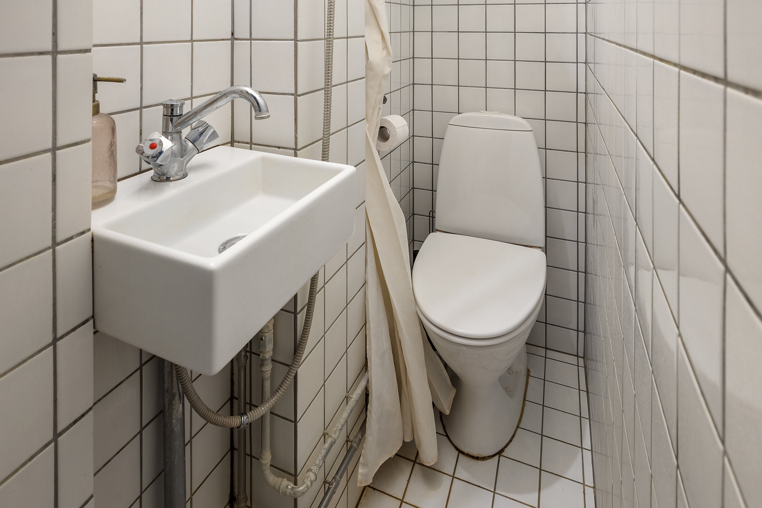 Fremhævet badeværelse billede i fuldskærmstilstand. Billede af Eriksgade 3, 2. th., 1708 København V