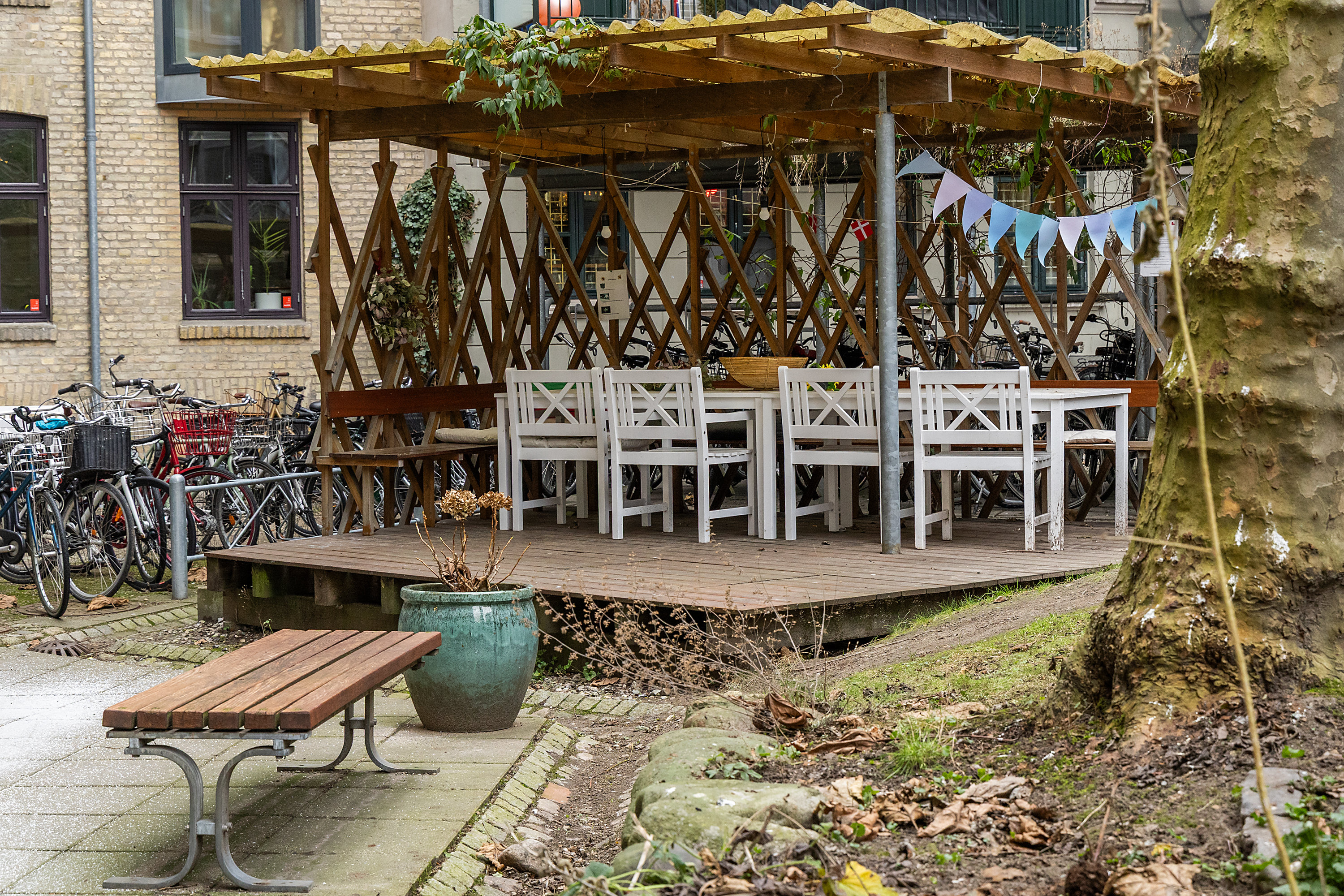 Fremhævet gårdmiljø billede i fuldskærmstilstand. Billede af Eriksgade 3, 2. th., 1708 København V