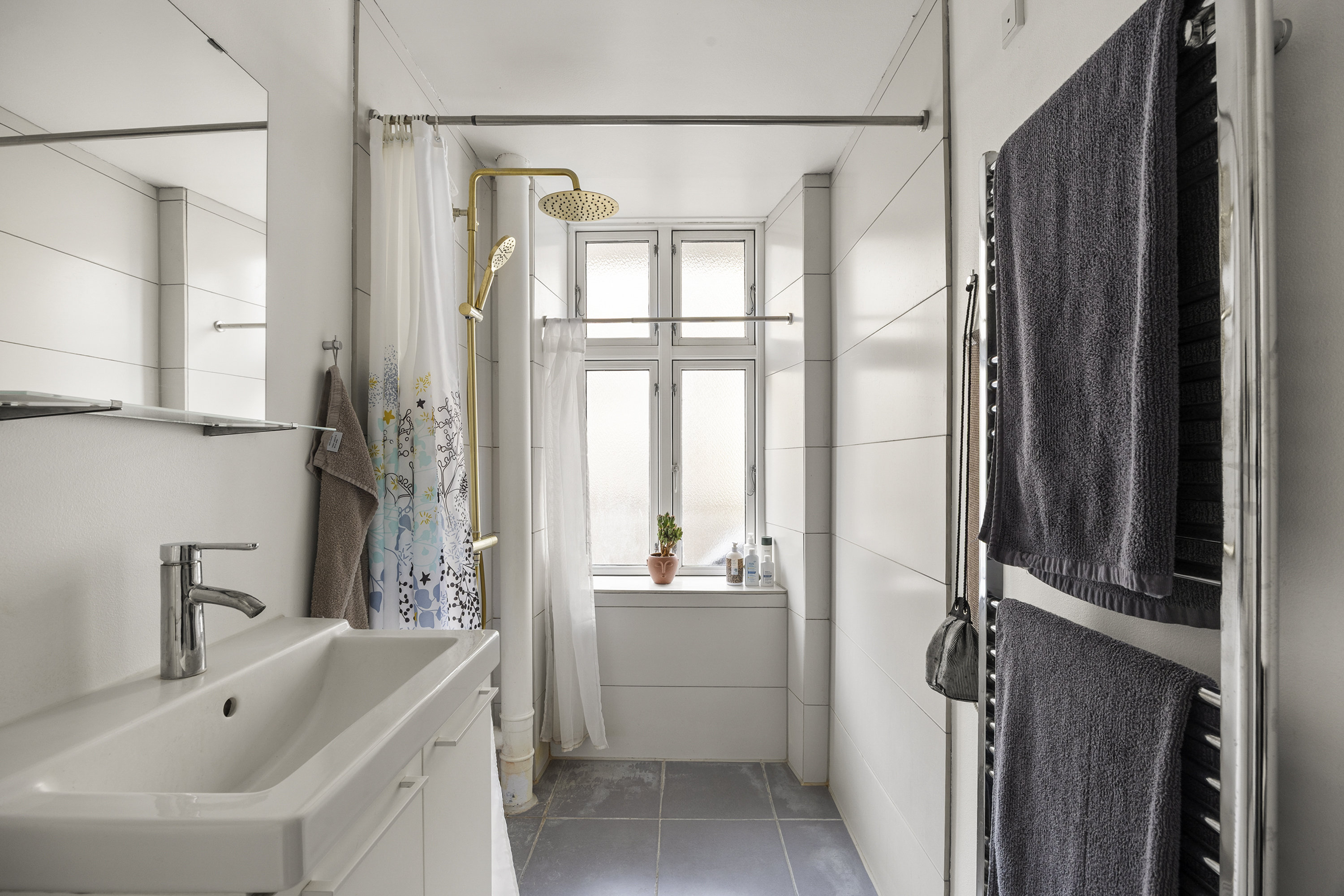 Fremhævet badeværelse billede i fuldskærmstilstand. Billede af Oehlenschlægersgade 48, 1. th., 1663 København V