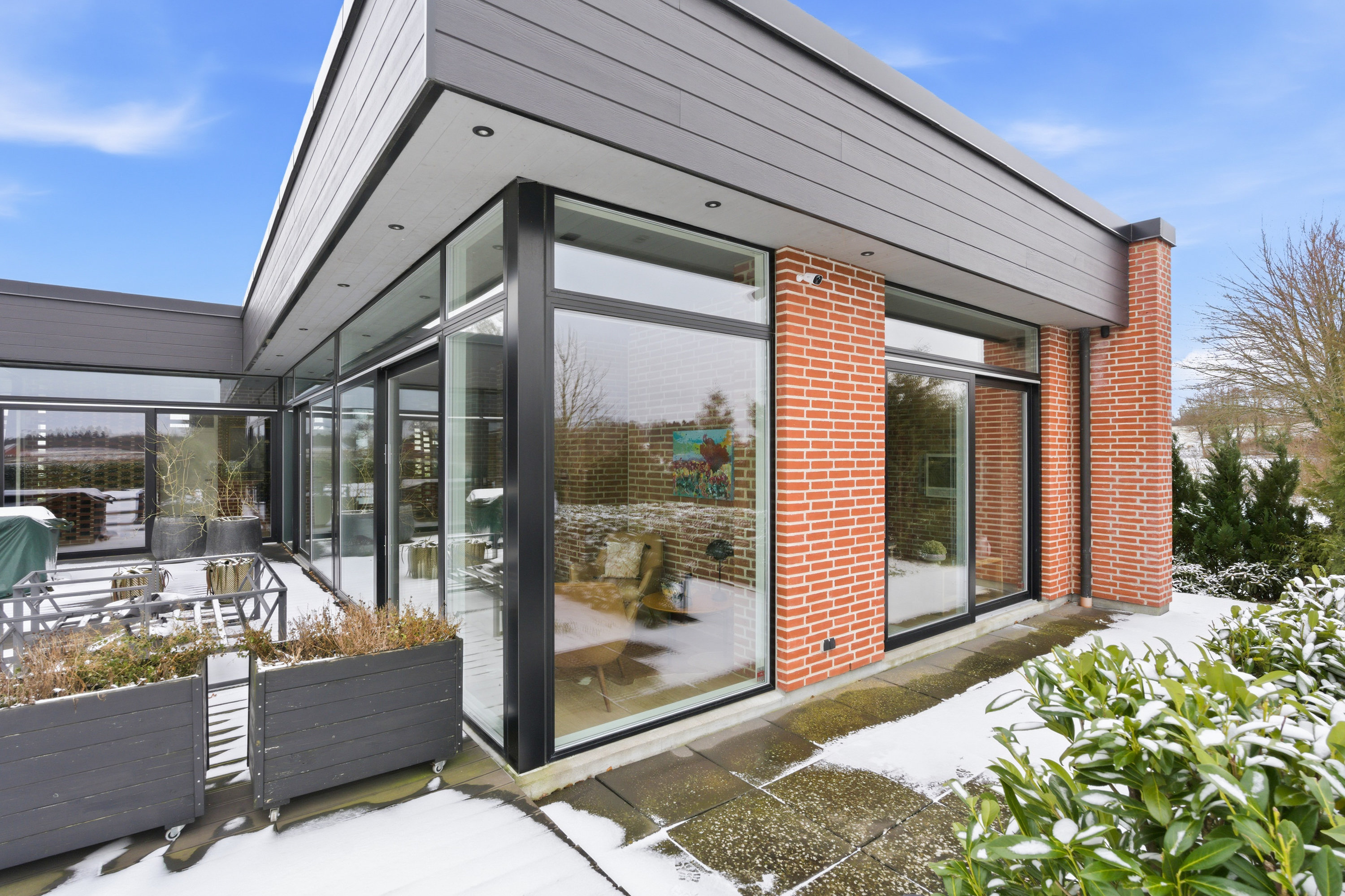 Fremhævet facade billede i fuldskærmstilstand. Billede af Overtvedvej 16, Allesø, 5270 Odense N