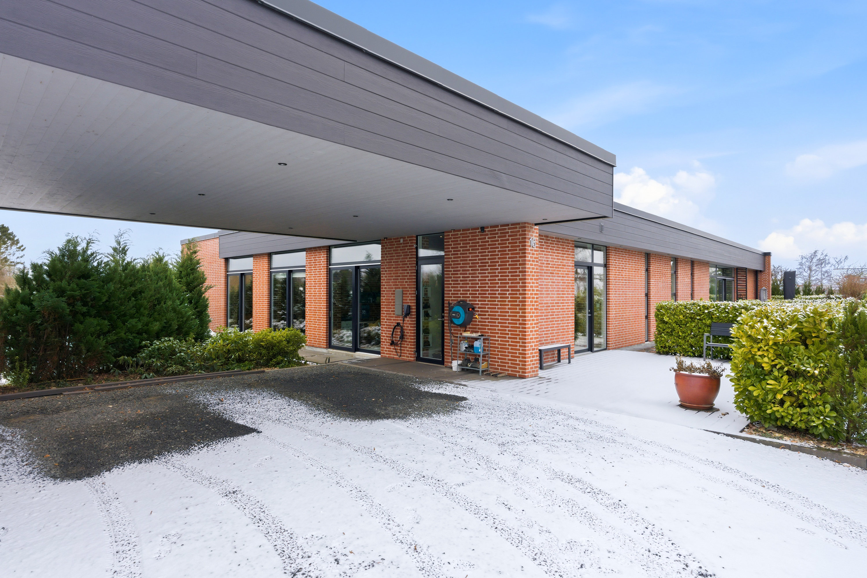 Fremhævet carport billede i fuldskærmstilstand. Billede af Overtvedvej 16, Allesø, 5270 Odense N