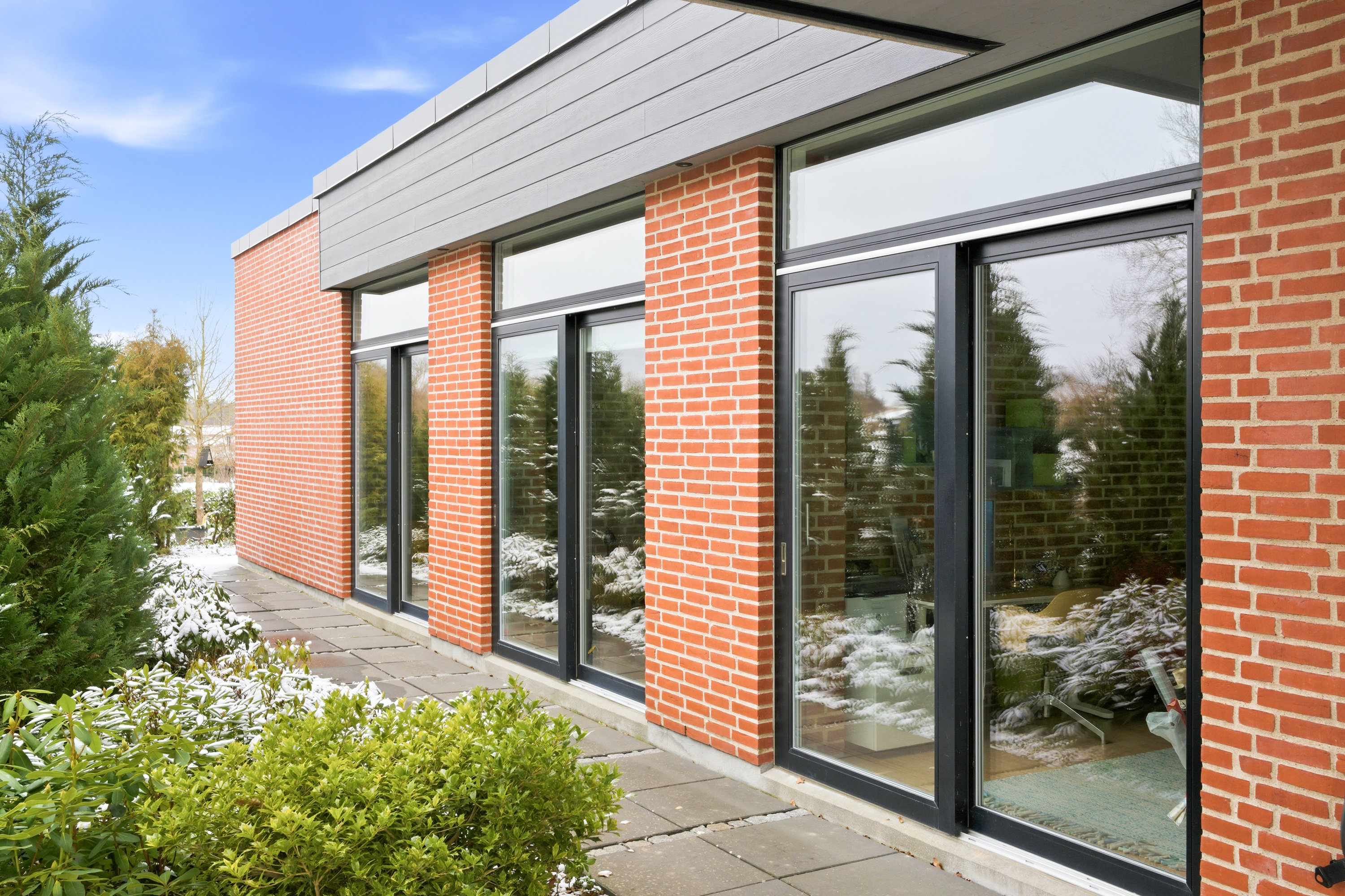 Fremhævet facade billede i fuldskærmstilstand. Billede af Overtvedvej 16, Allesø, 5270 Odense N