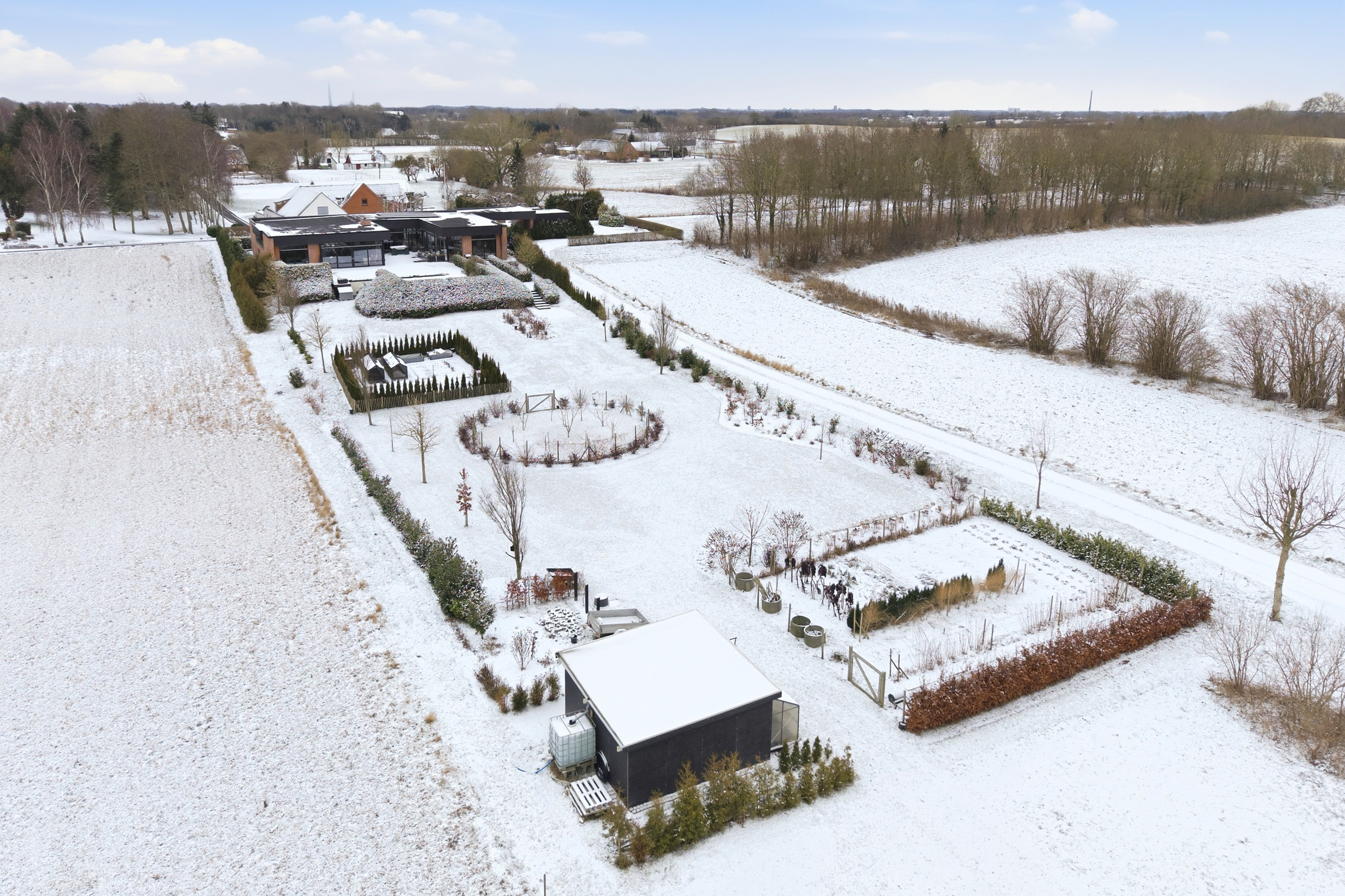 Fremhævet luftfoto billede i fuldskærmstilstand. Billede af Overtvedvej 16, Allesø, 5270 Odense N