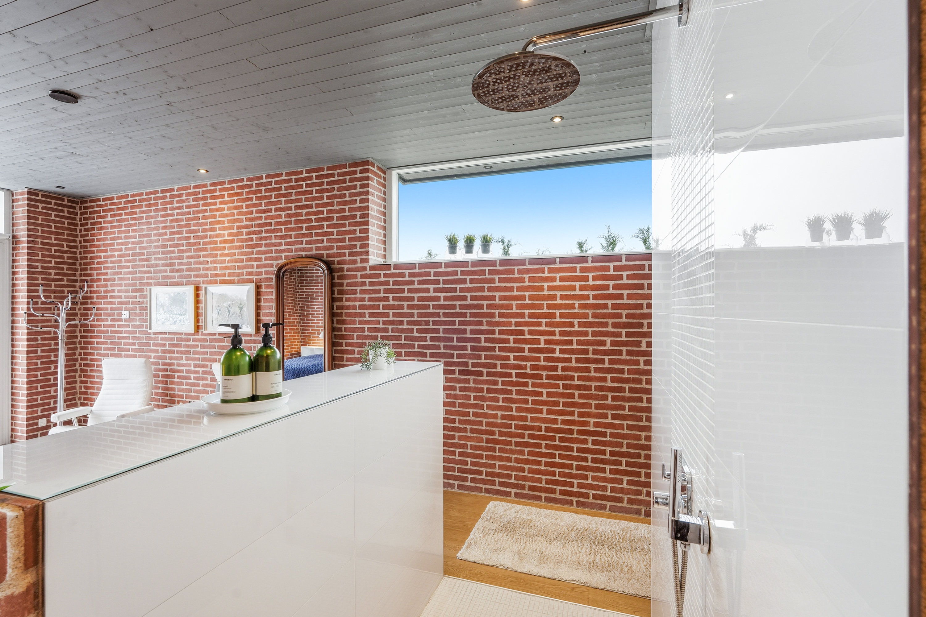 Fremhævet badeværelse billede i fuldskærmstilstand. Billede af Overtvedvej 16, Allesø, 5270 Odense N