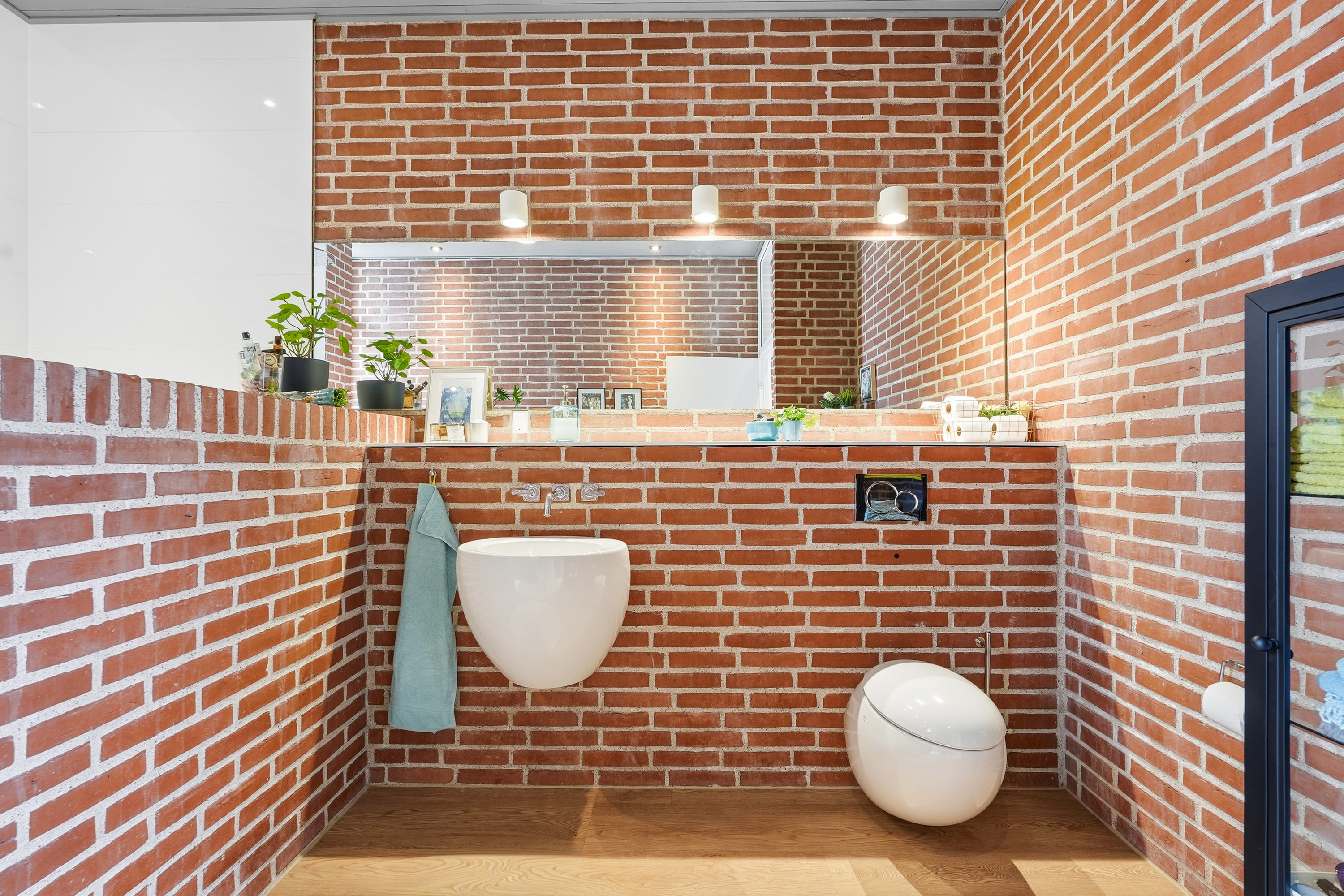 Fremhævet badeværelse billede i fuldskærmstilstand. Billede af Overtvedvej 16, Allesø, 5270 Odense N