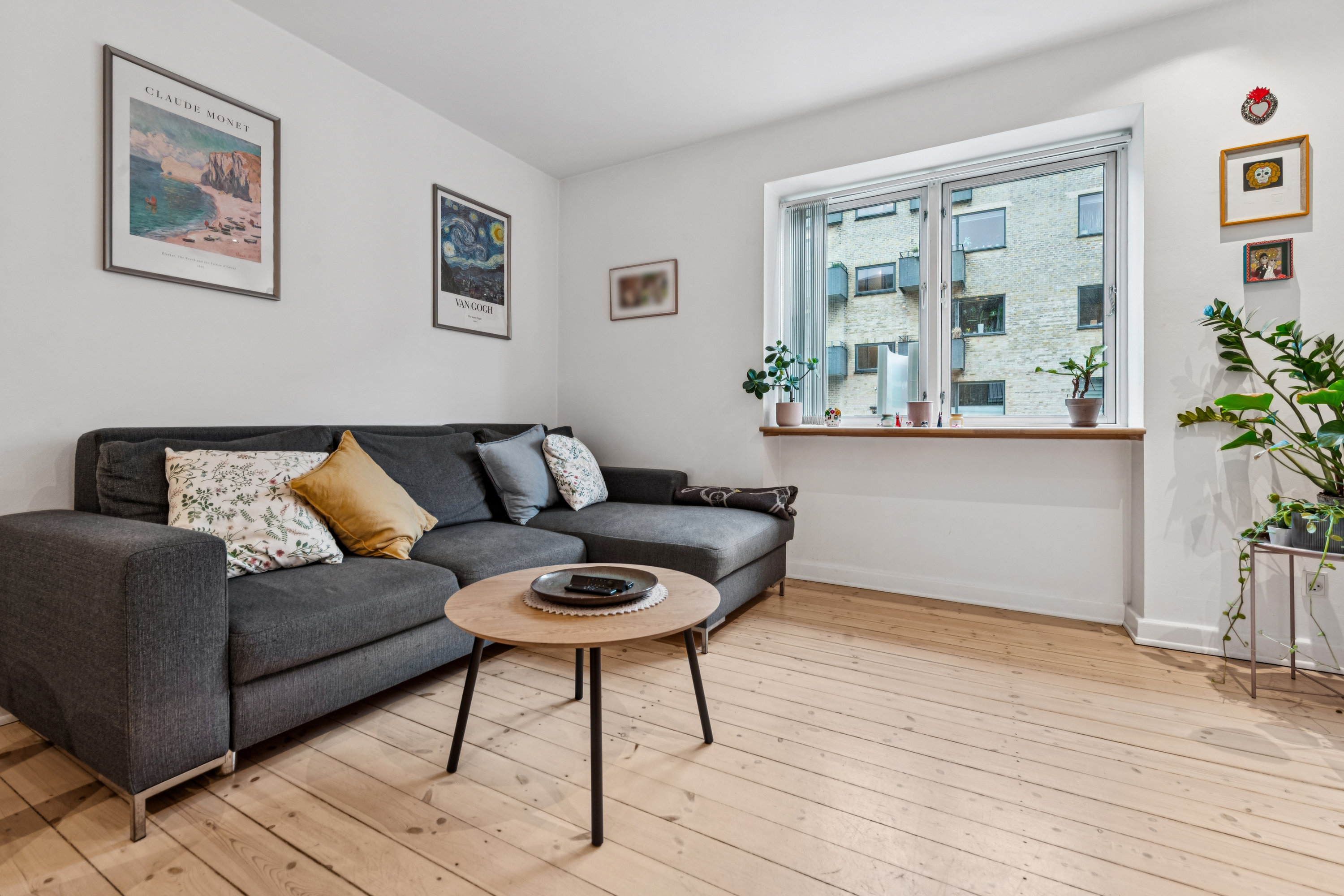 Fremhævet stue billede i fuldskærmstilstand. Billede af Byhøjen 7, st.. th., 2720 Vanløse