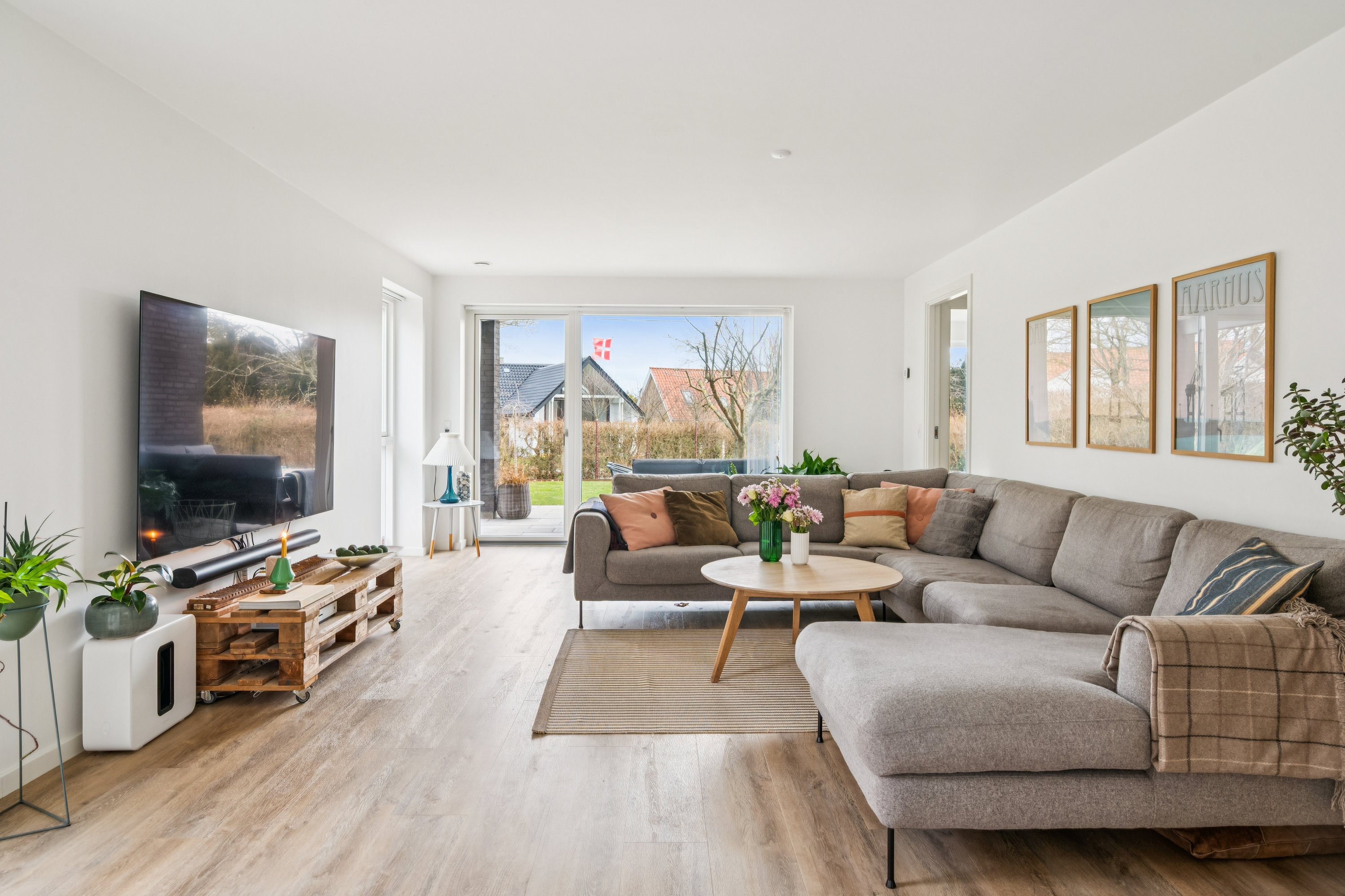 Fremhævet stue billede i fuldskærmstilstand. Billede af Firkløvervej 17, 8240 Risskov