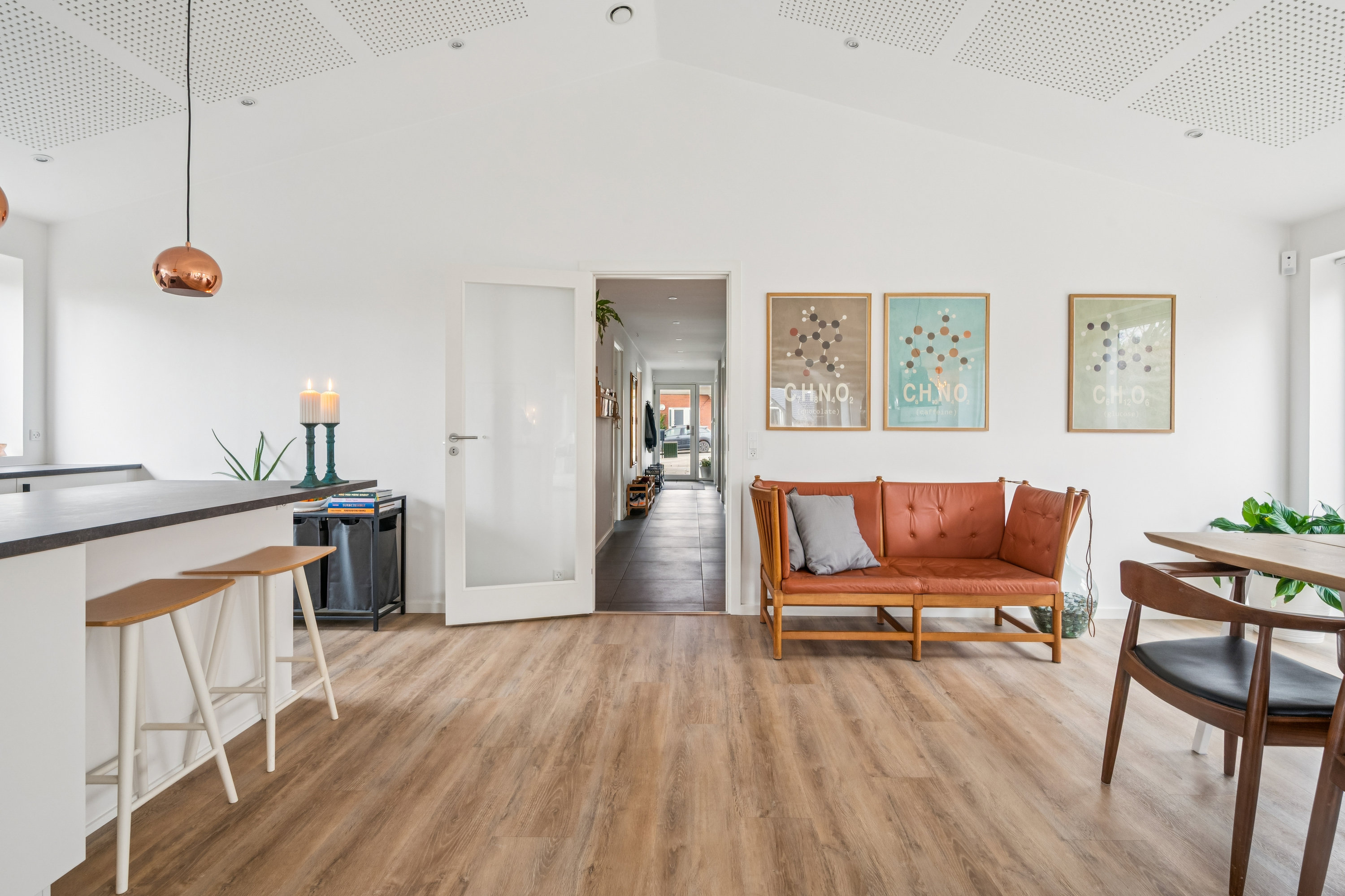 Fremhævet stue billede i fuldskærmstilstand. Billede af Firkløvervej 17, 8240 Risskov