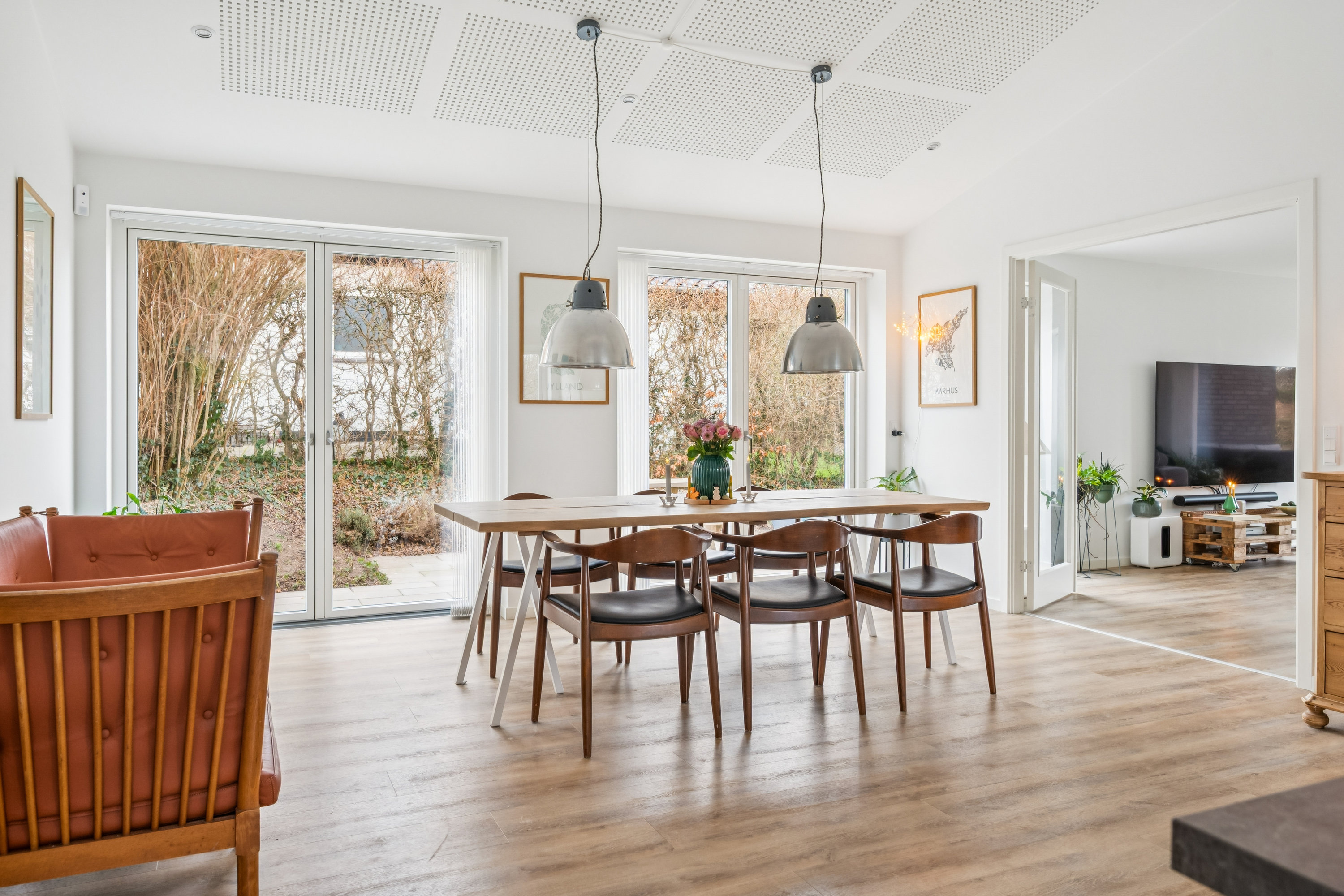 Fremhævet stue billede i fuldskærmstilstand. Billede af Firkløvervej 17, 8240 Risskov