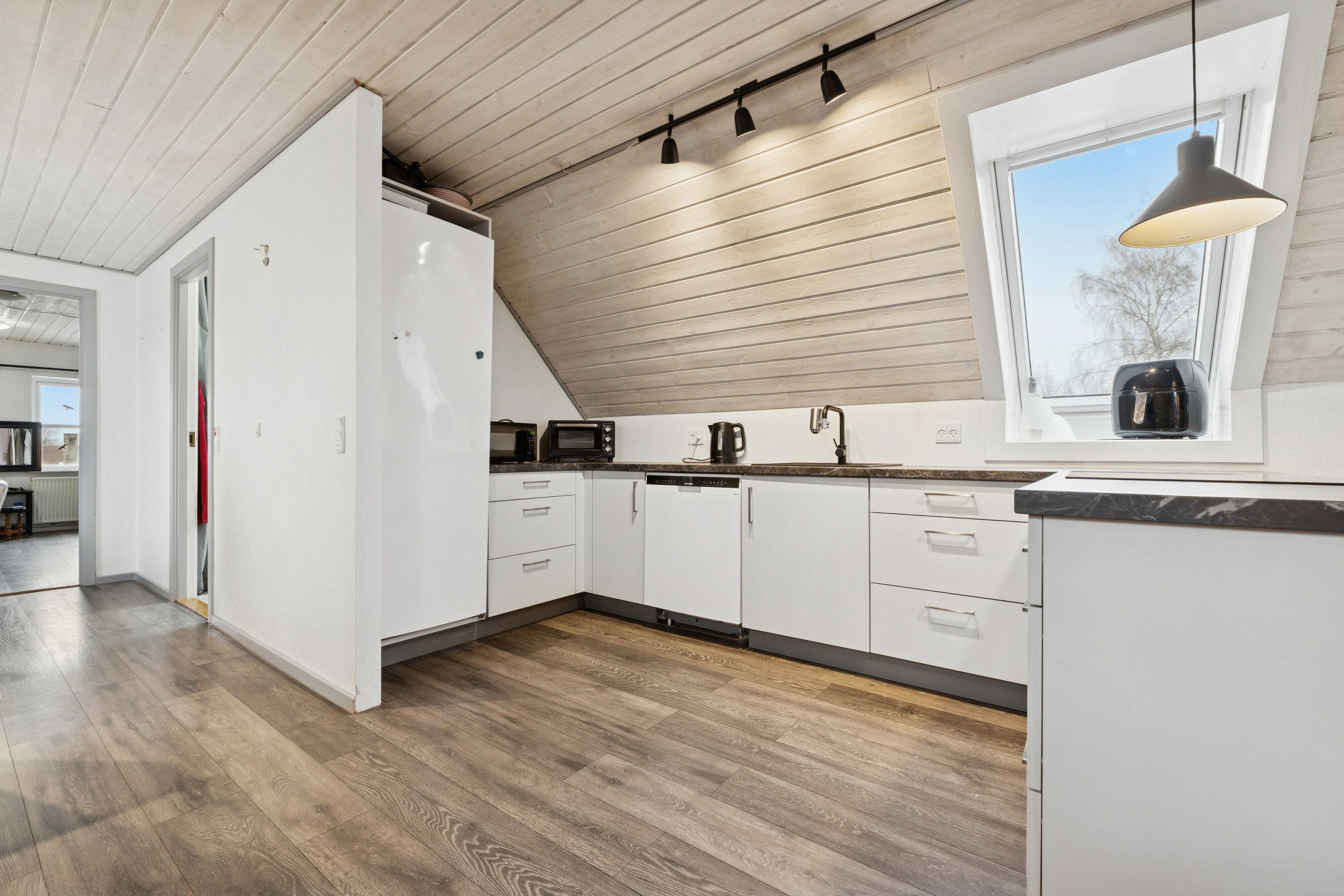 Fremhævet køkken billede i fuldskærmstilstand. Billede af Hovmarken 27, Skellerup, 5540 Ullerslev