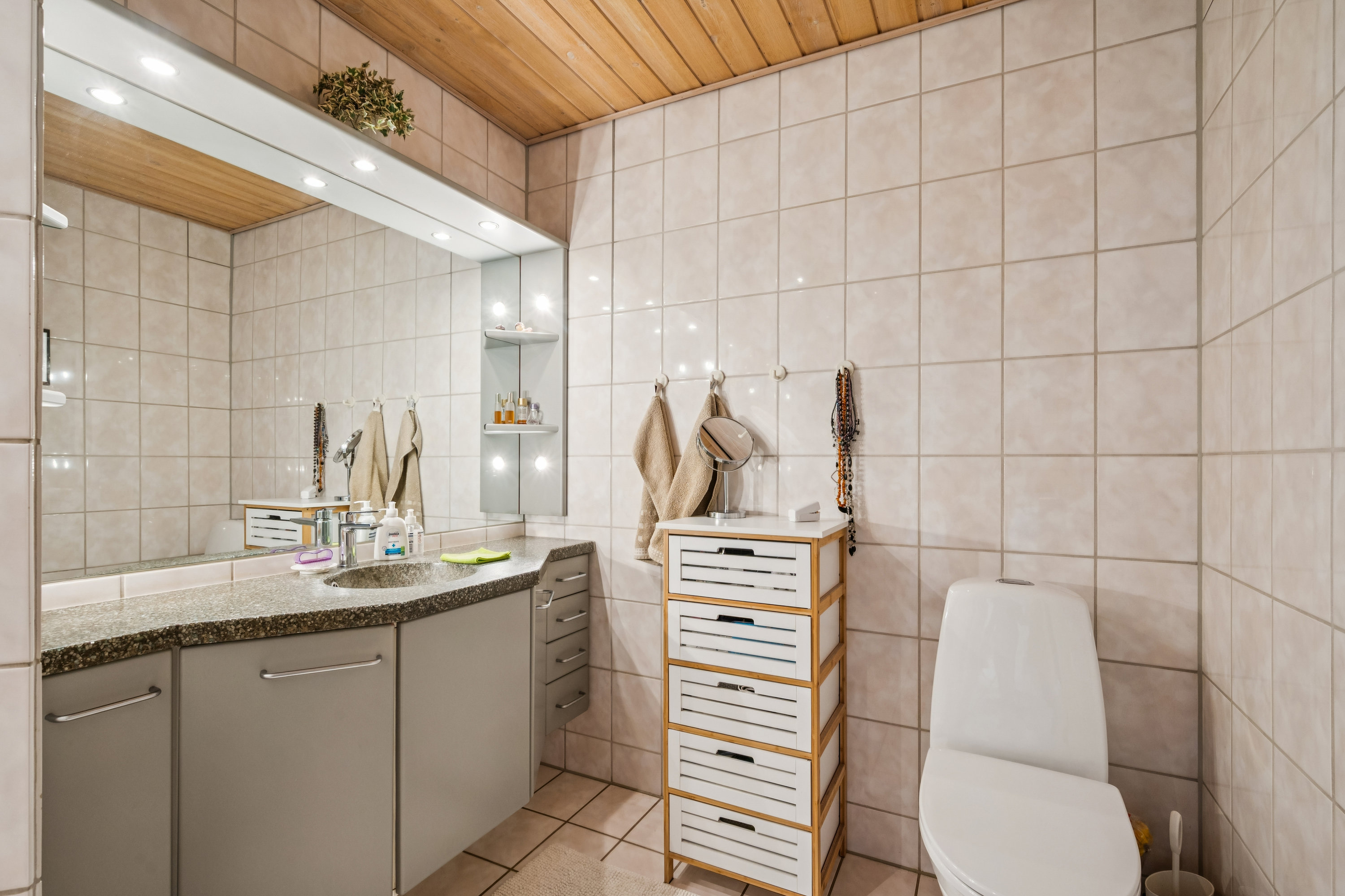 Fremhævet badeværelse billede i fuldskærmstilstand. Billede af Brovej 3, 8250 Egå