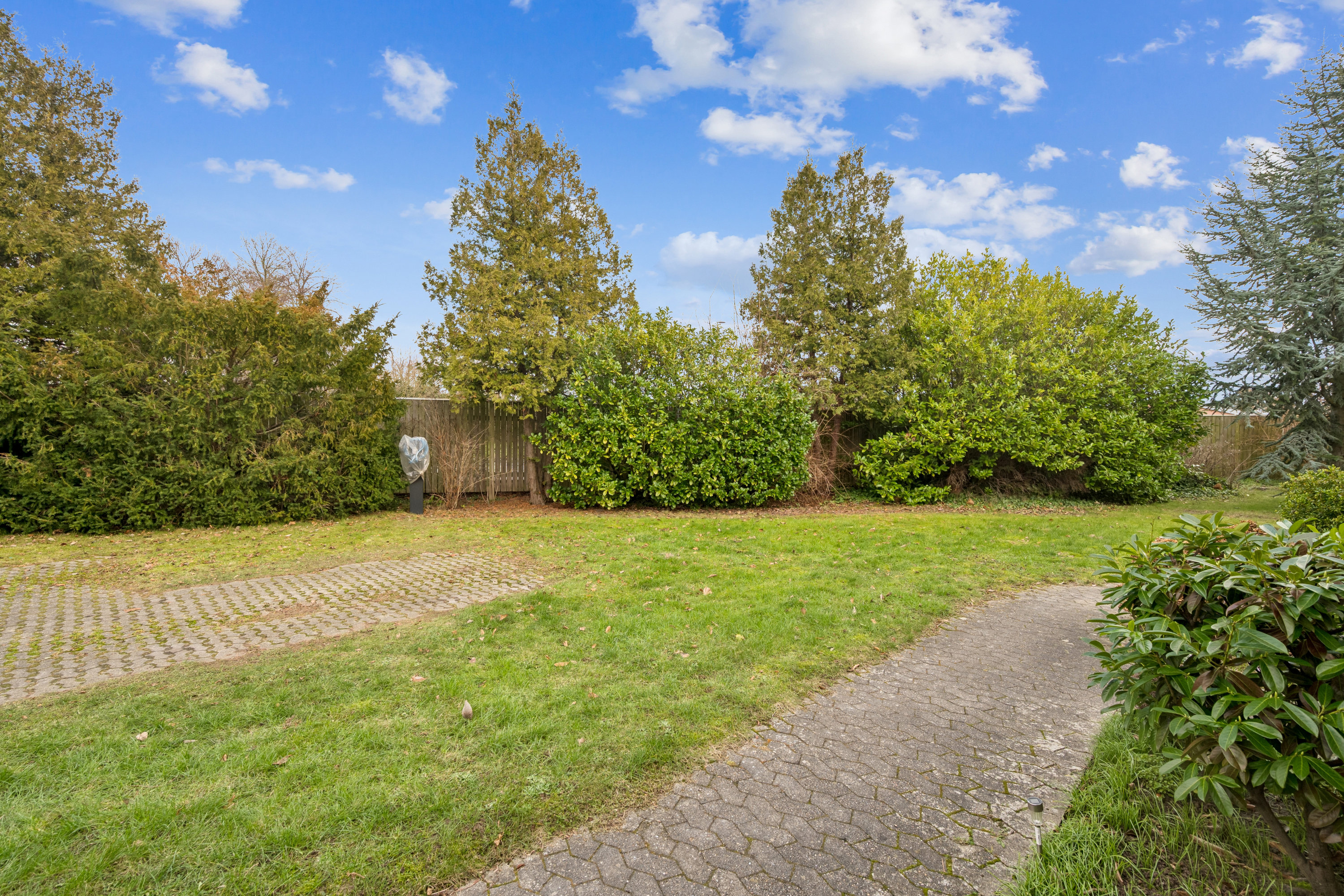 Fremhævet have billede i fuldskærmstilstand. Billede af Brovej 3, 8250 Egå