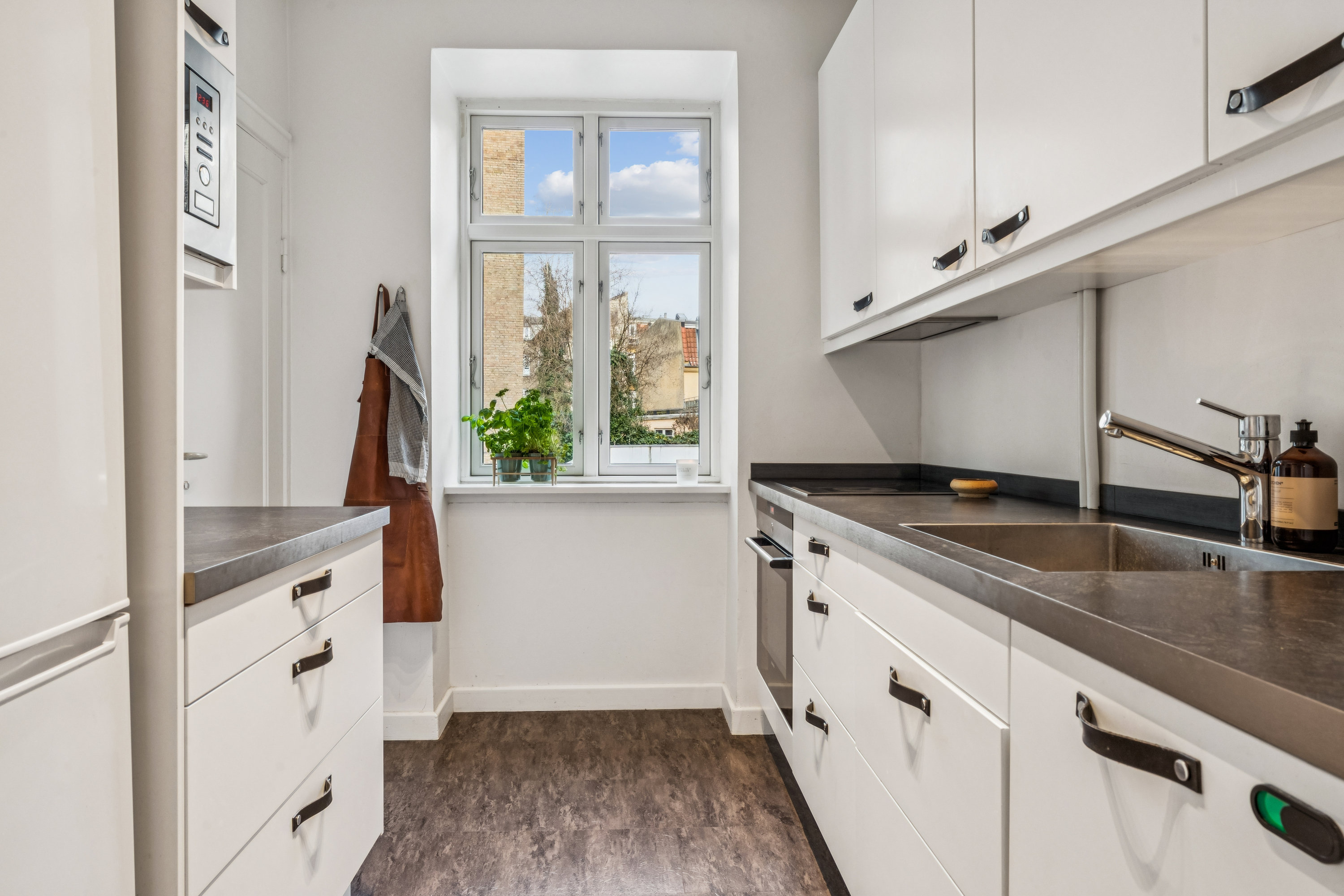 Fremhævet køkken billede i fuldskærmstilstand. Billede af Vingårdsgade 4, 1. th., 9000 Aalborg