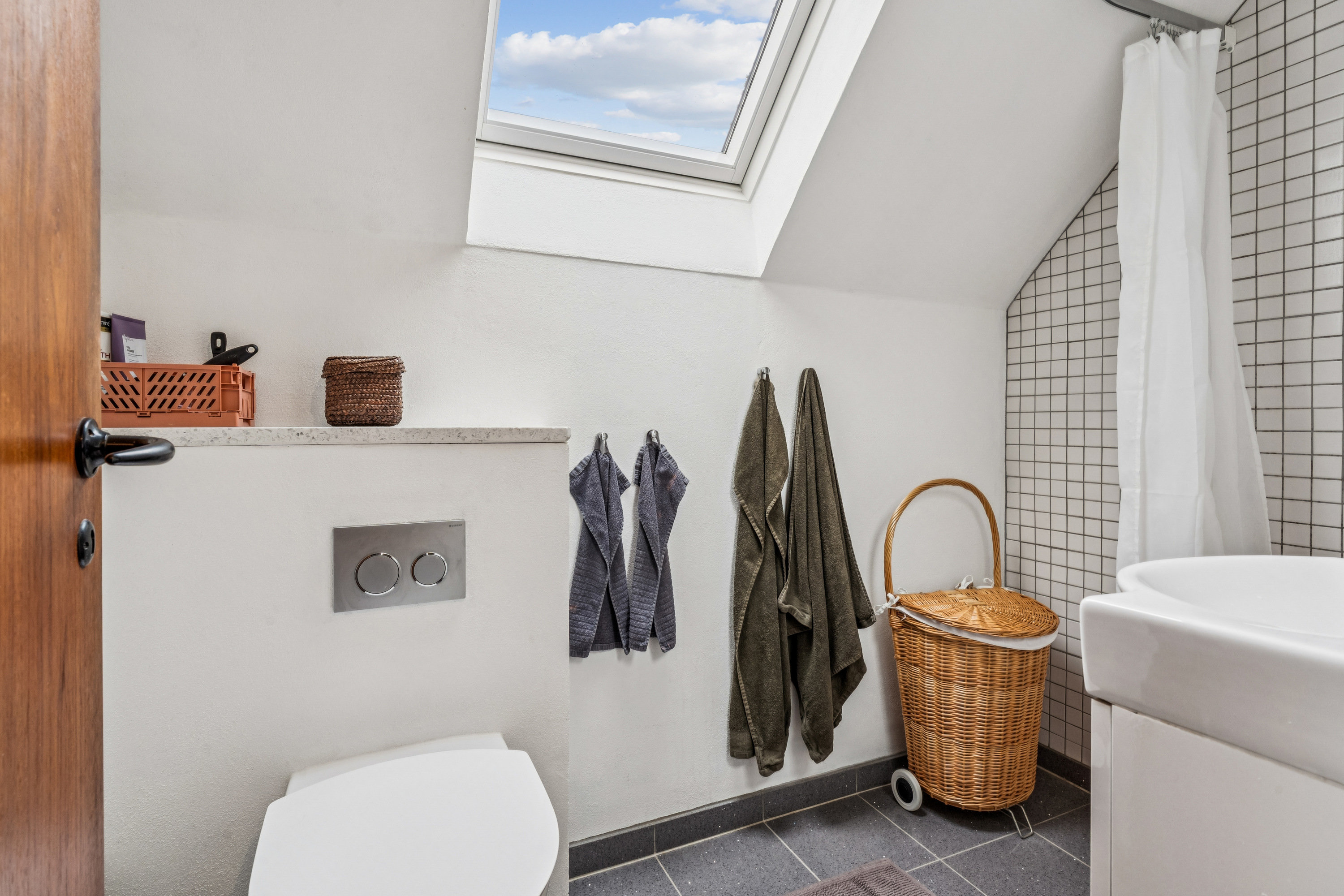 Fremhævet badeværelse billede i fuldskærmstilstand. Billede af Pernillevej 2, Hasseris, 9000 Aalborg