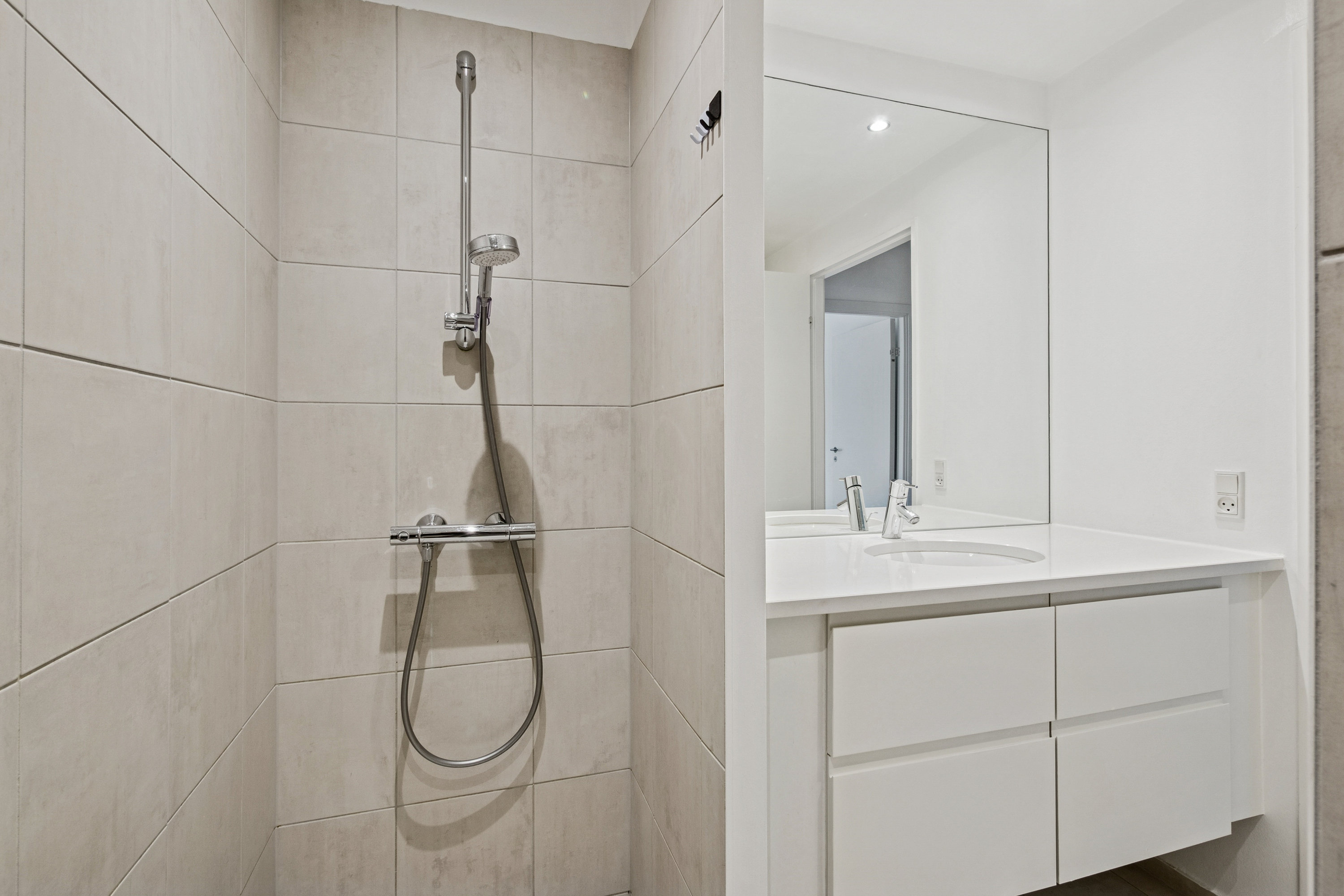 Fremhævet badeværelse billede i fuldskærmstilstand. Billede af Åsvinget 26, st.. tv., 2665 Vallensbæk Strand