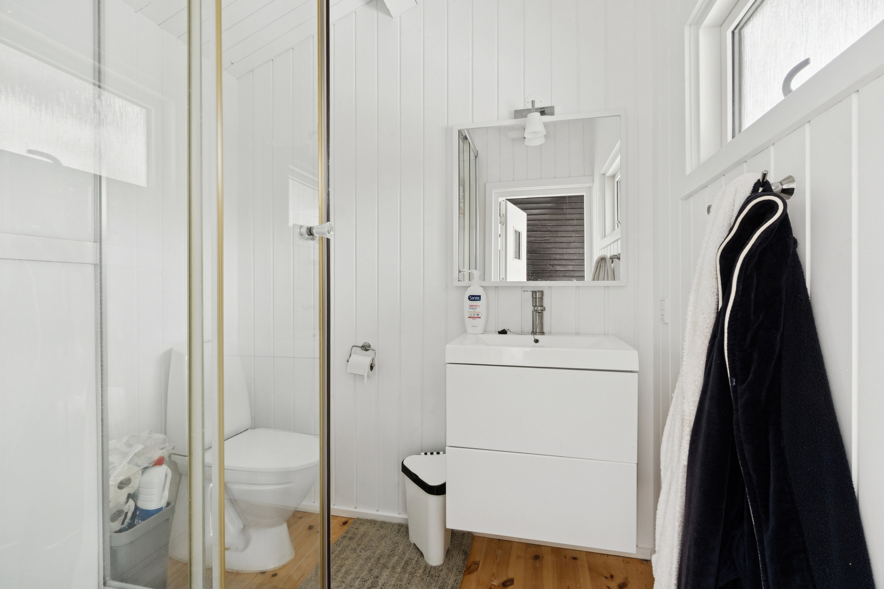 Fremhævet badeværelse billede i fuldskærmstilstand. Billede af Saturnvej 24, Højby Lyng, 4573 Højby