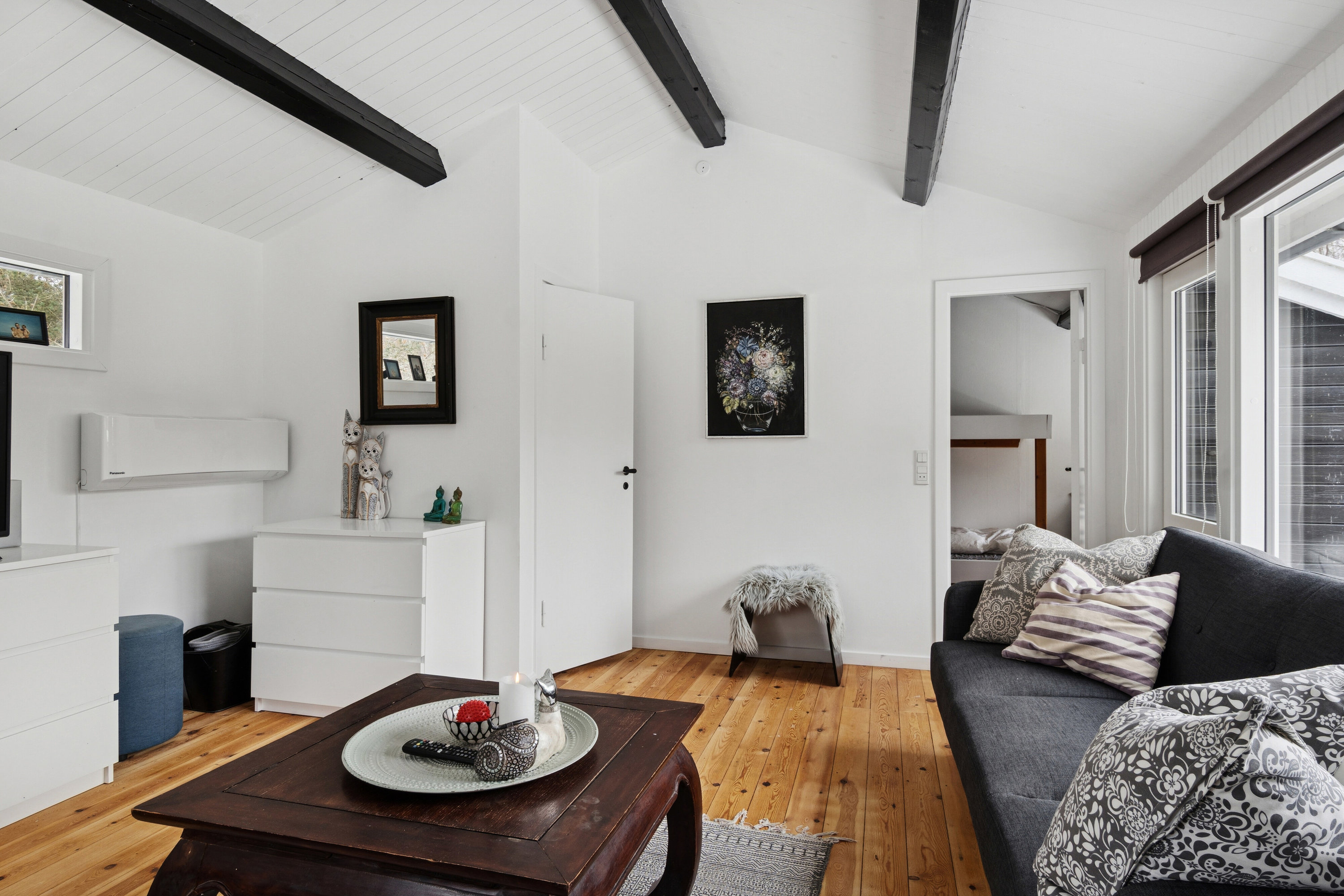 Fremhævet stue billede i fuldskærmstilstand. Billede af Saturnvej 24, Højby Lyng, 4573 Højby