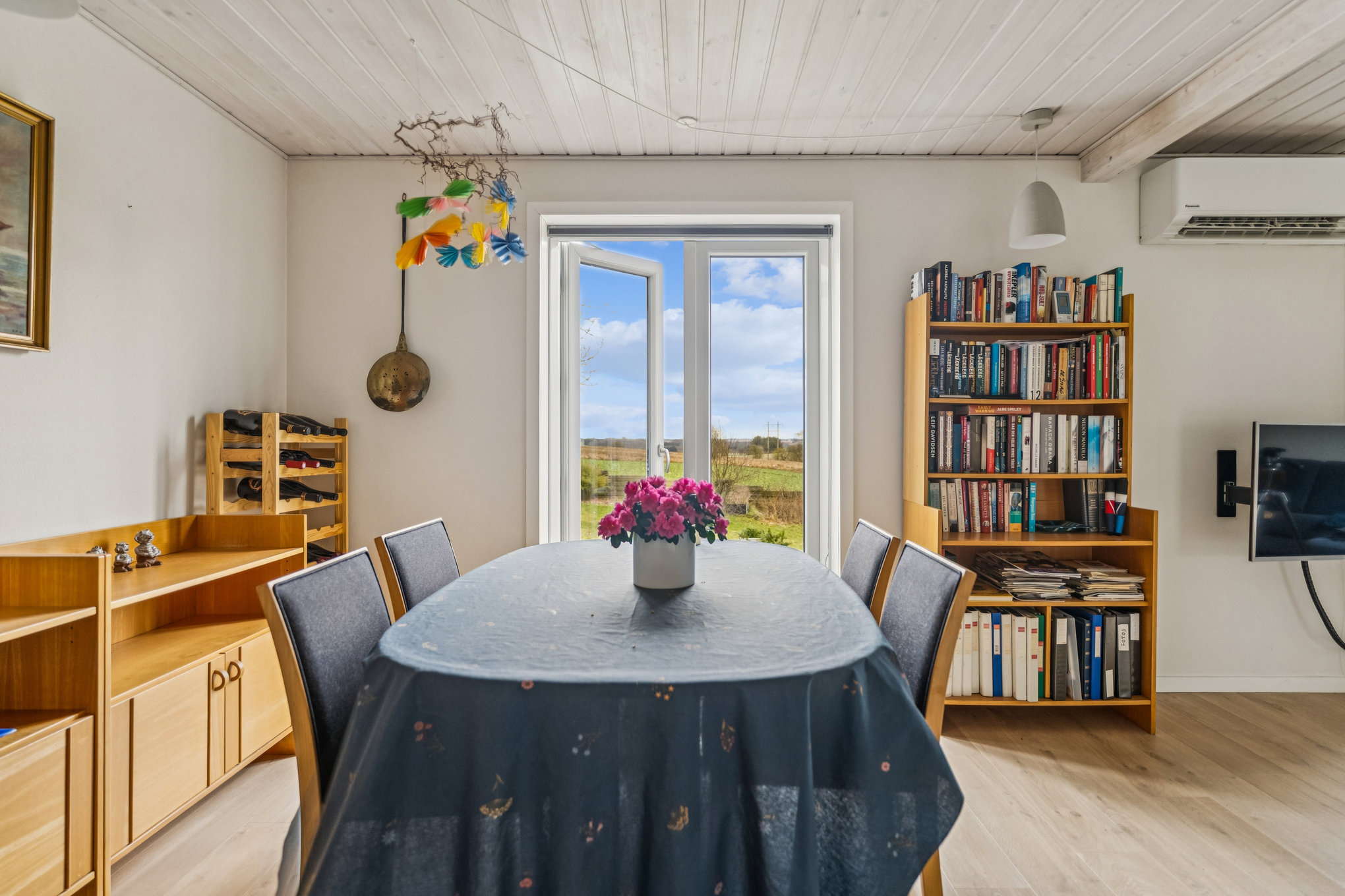 Fremhævet stue billede i fuldskærmstilstand. Billede af Solhøjen 2C, Øster Bjerregrav, 8920 Randers NV