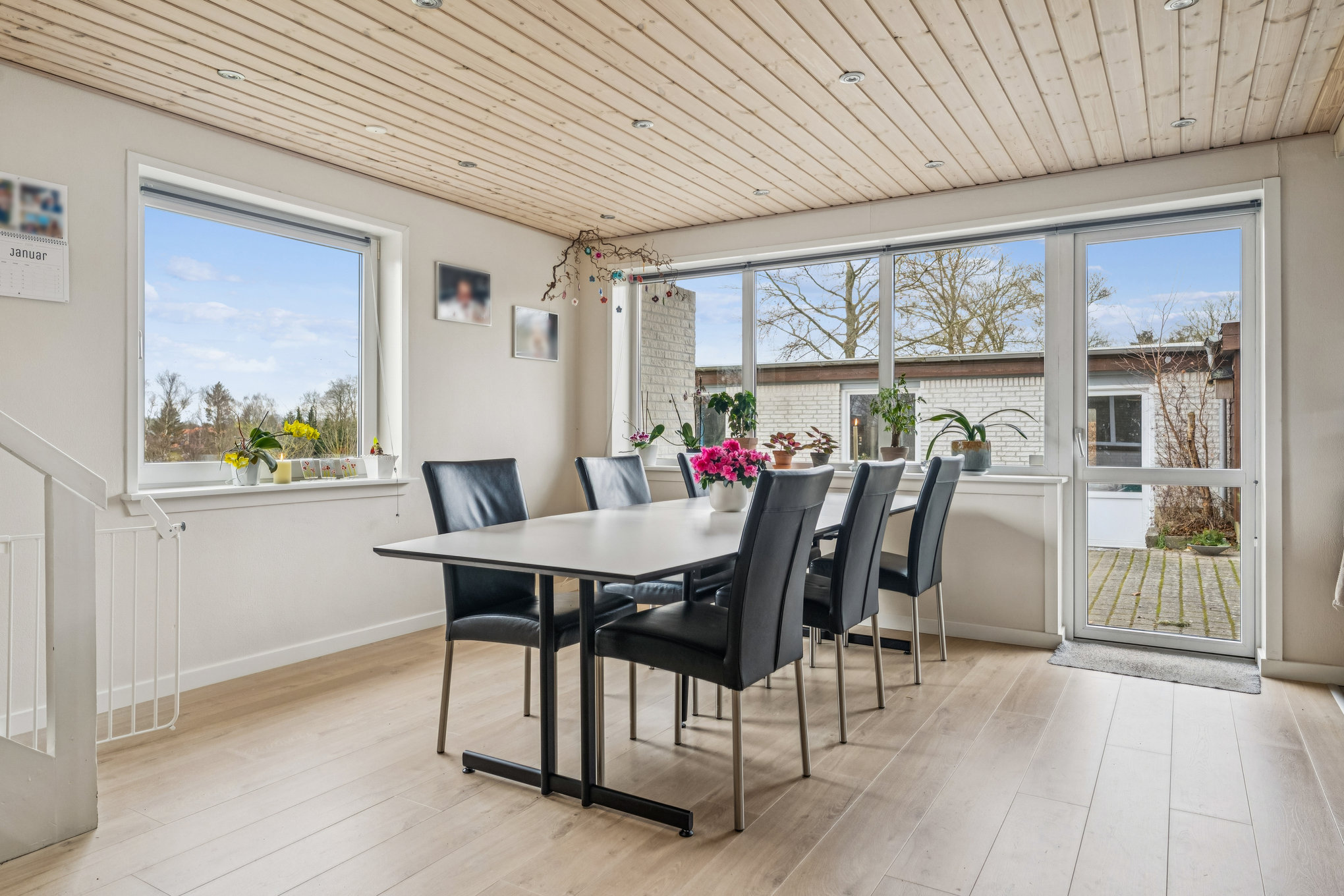 Fremhævet stue billede i fuldskærmstilstand. Billede af Solhøjen 2C, Øster Bjerregrav, 8920 Randers NV