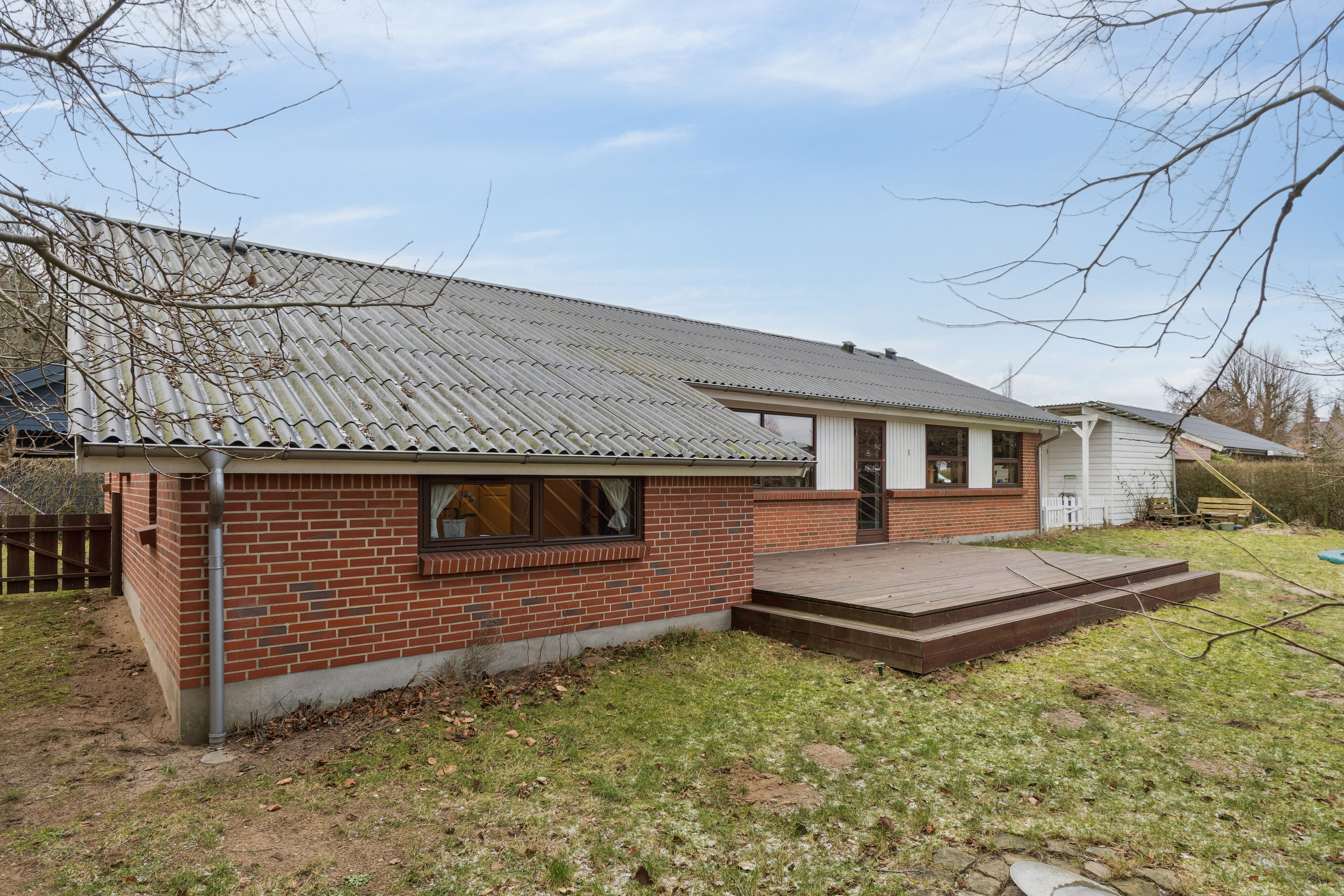 Fremhævet set fra haven billede i fuldskærmstilstand. Billede af Uglesøvej 3D, 8600 Silkeborg