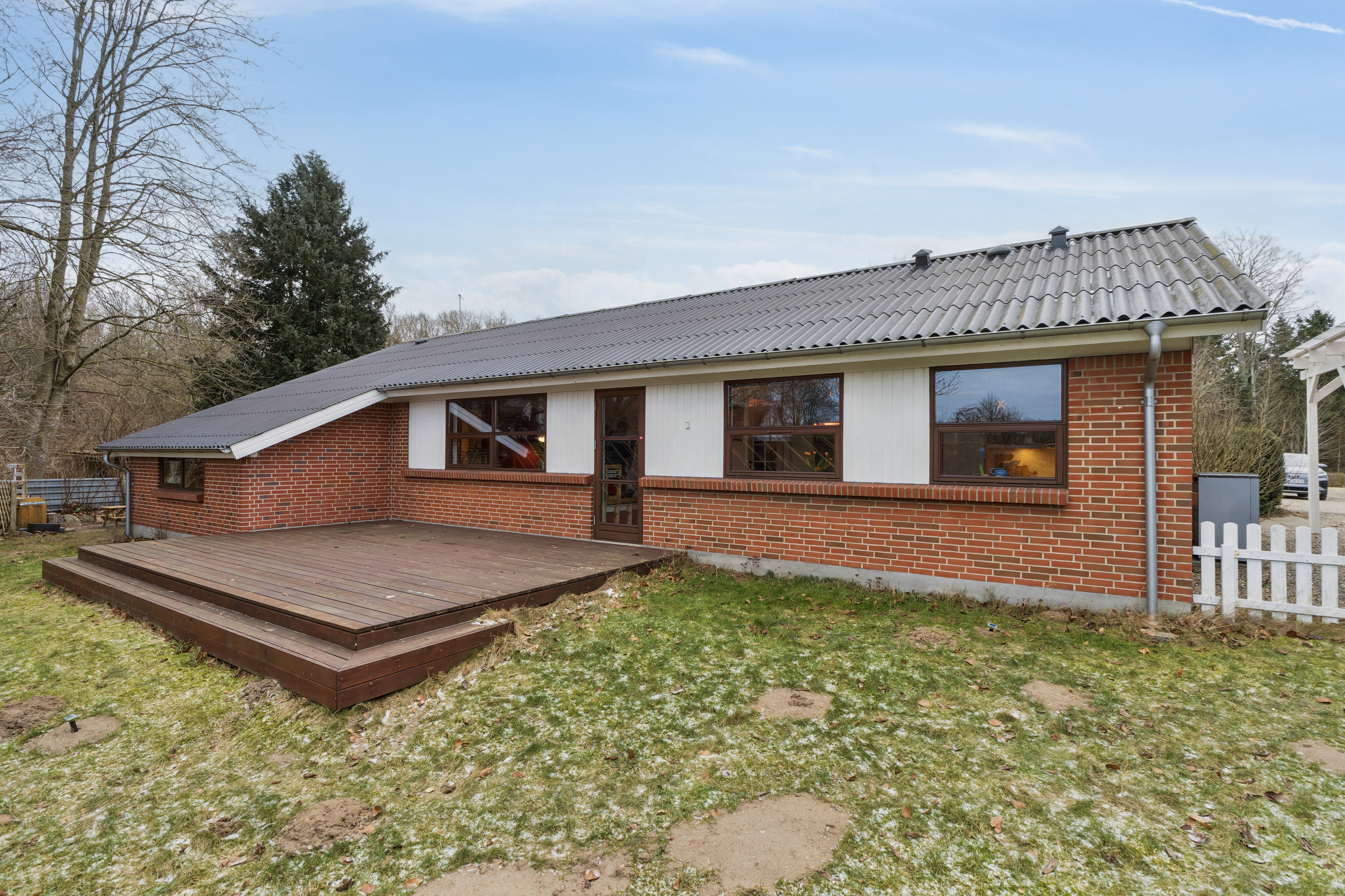 Fremhævet set fra haven billede i fuldskærmstilstand. Billede af Uglesøvej 3D, 8600 Silkeborg