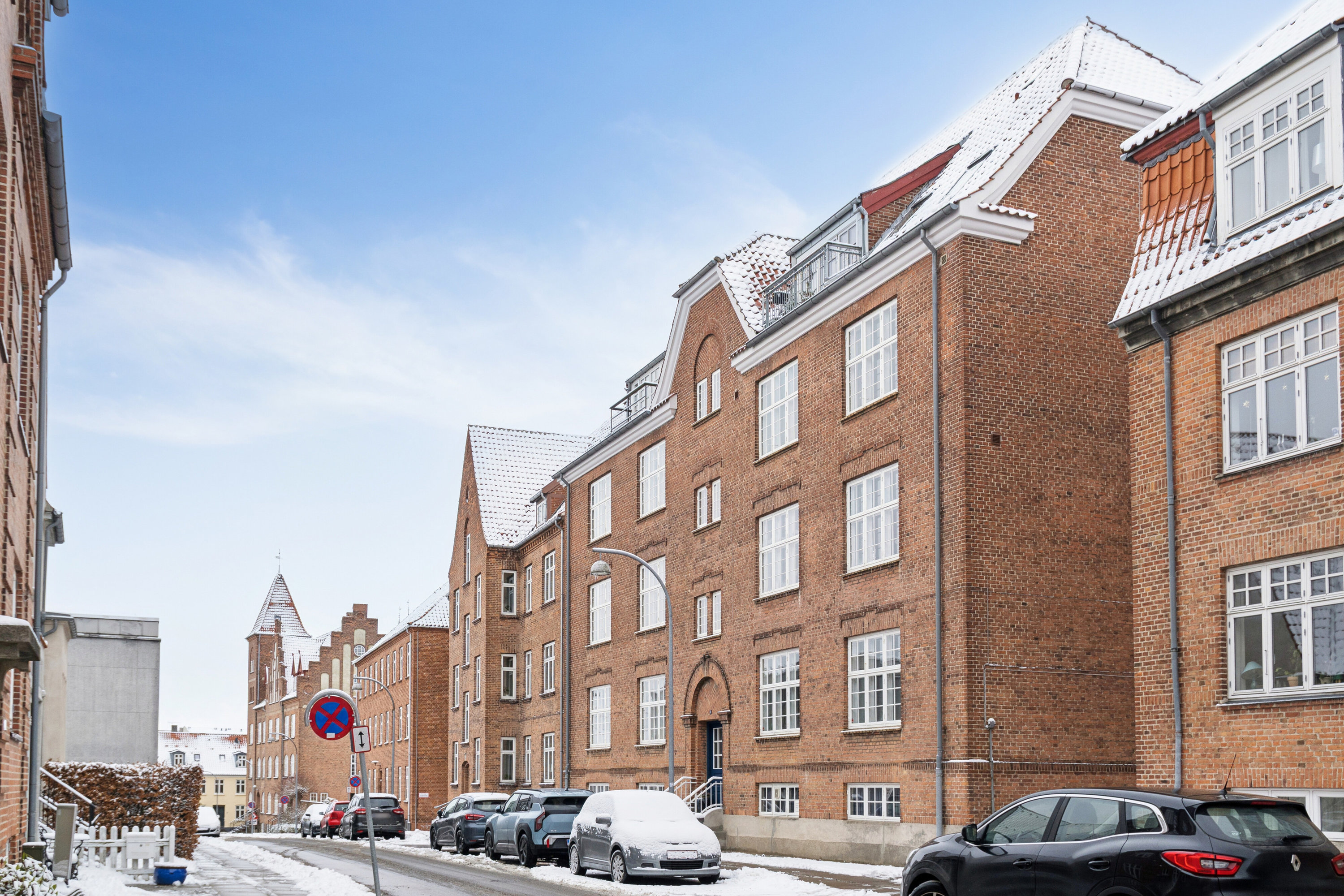 Fremhævet facade billede i fuldskærmstilstand. Billede af Kornerups Vænge 6, 3. th., 4000 Roskilde