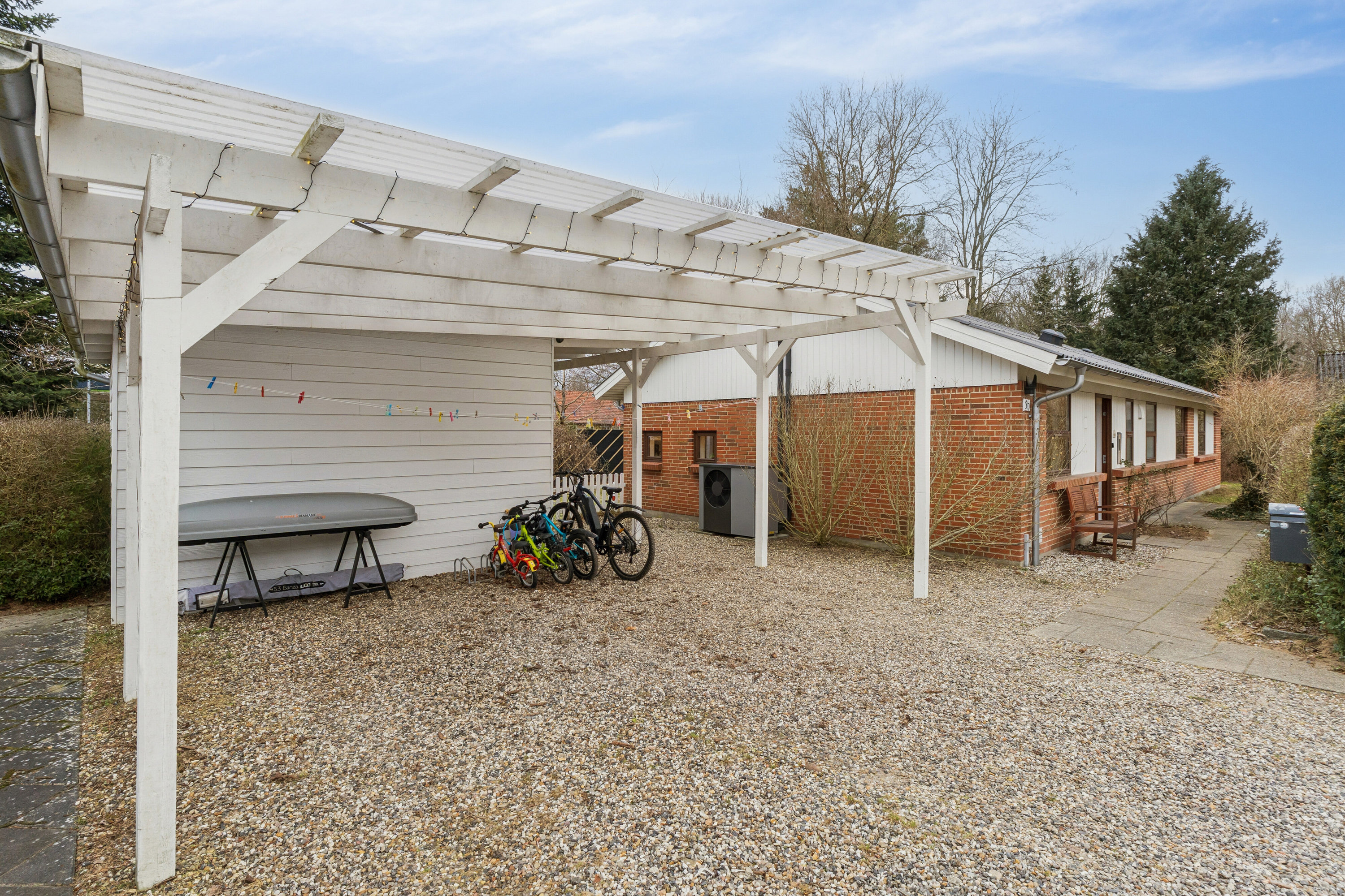 Fremhævet set fra haven billede i fuldskærmstilstand. Billede af Uglesøvej 3D, 8600 Silkeborg