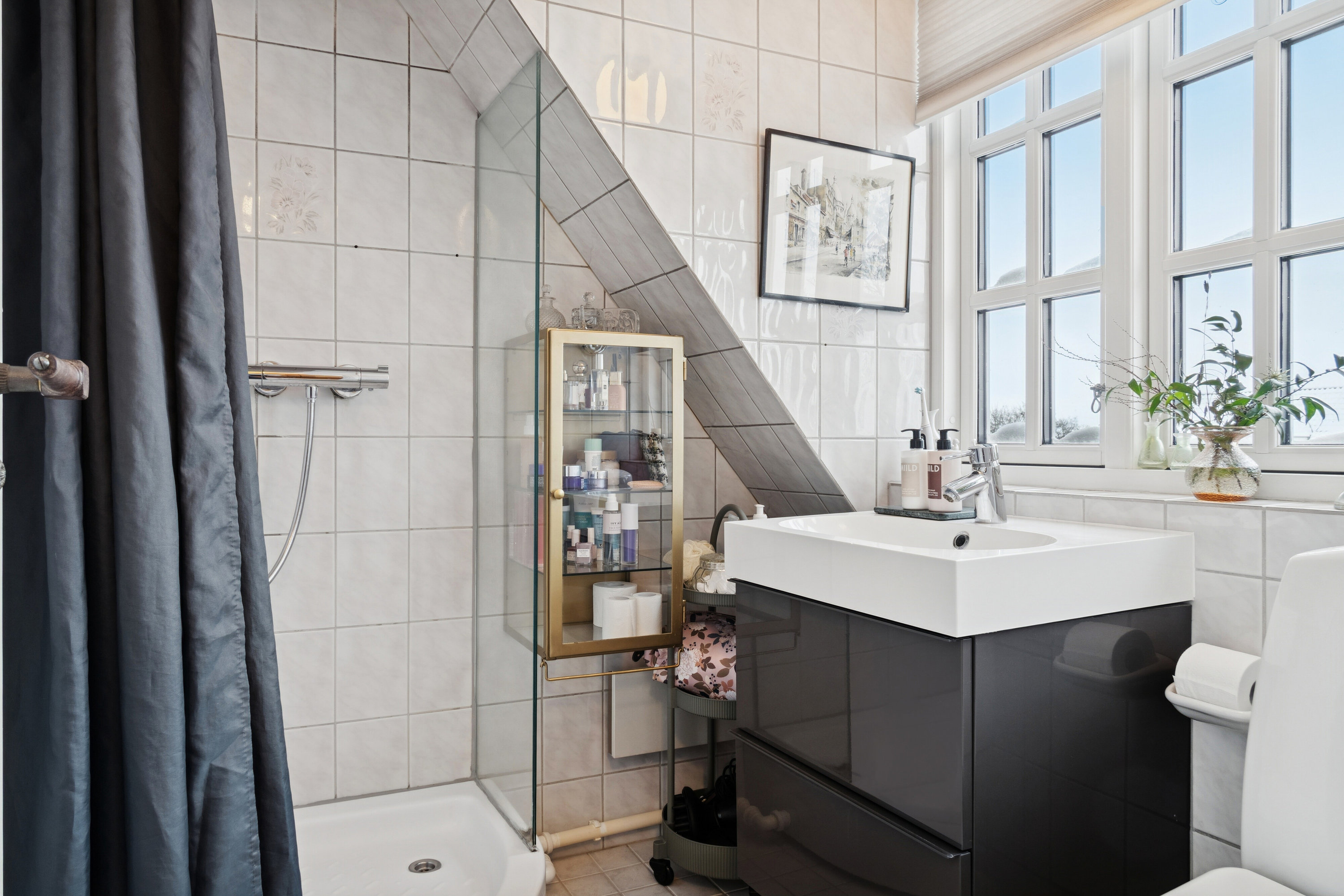 Fremhævet badeværelse billede i fuldskærmstilstand. Billede af Kornerups Vænge 6, 3. th., 4000 Roskilde